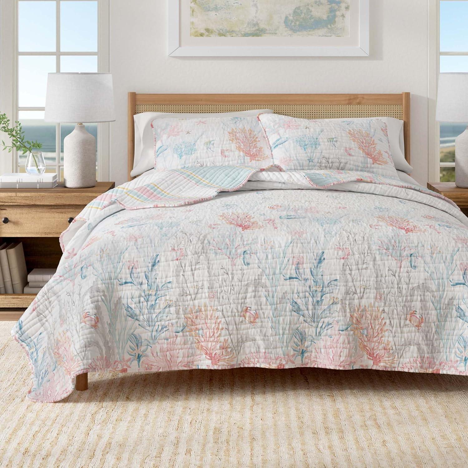 Coastal Coral Reef Reversible Cotton Quilt Set with Shams (Twin / Twin XL, Coral Reef)