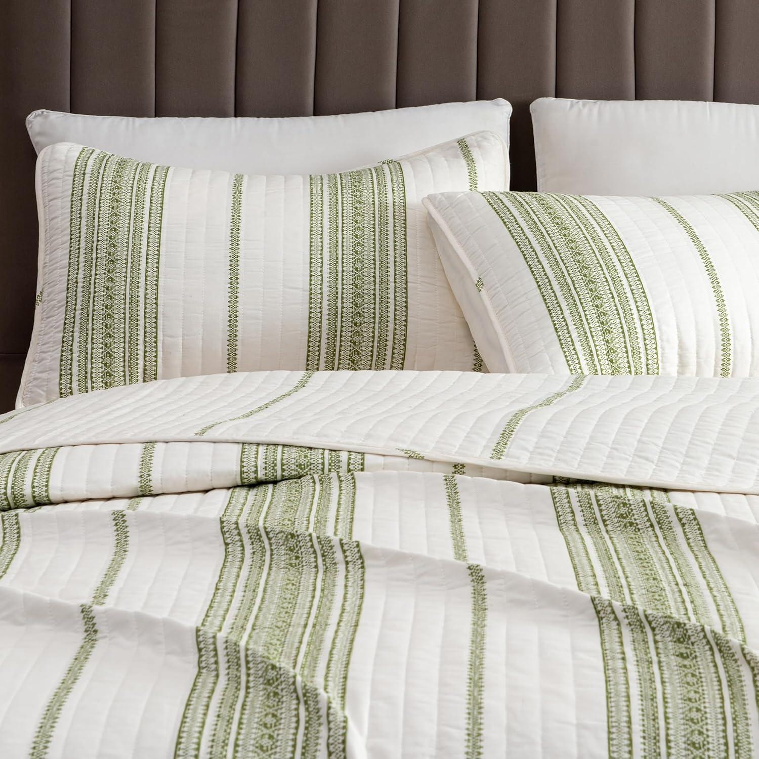 Twin/Twin XL White and Green Striped Cotton Quilt Bedding Set