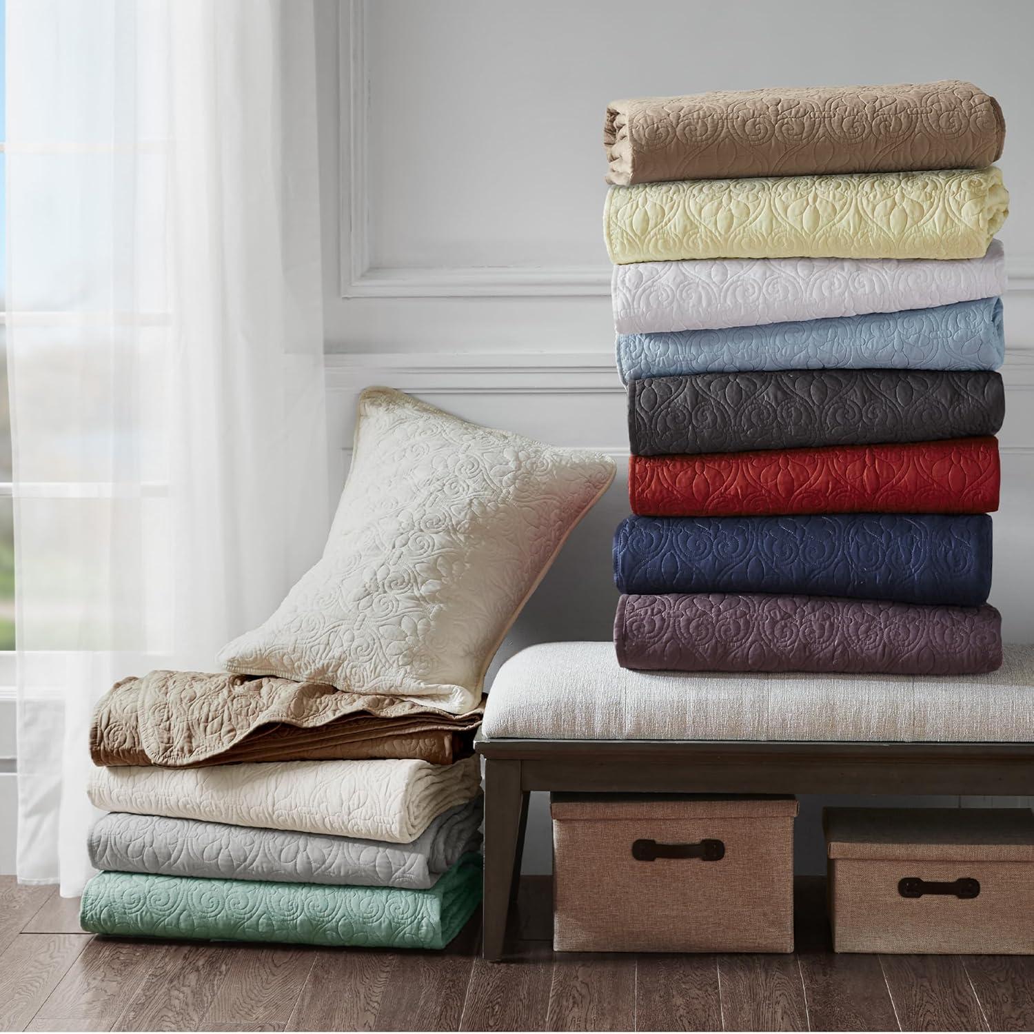 Quebec Reversible Bedspread Set