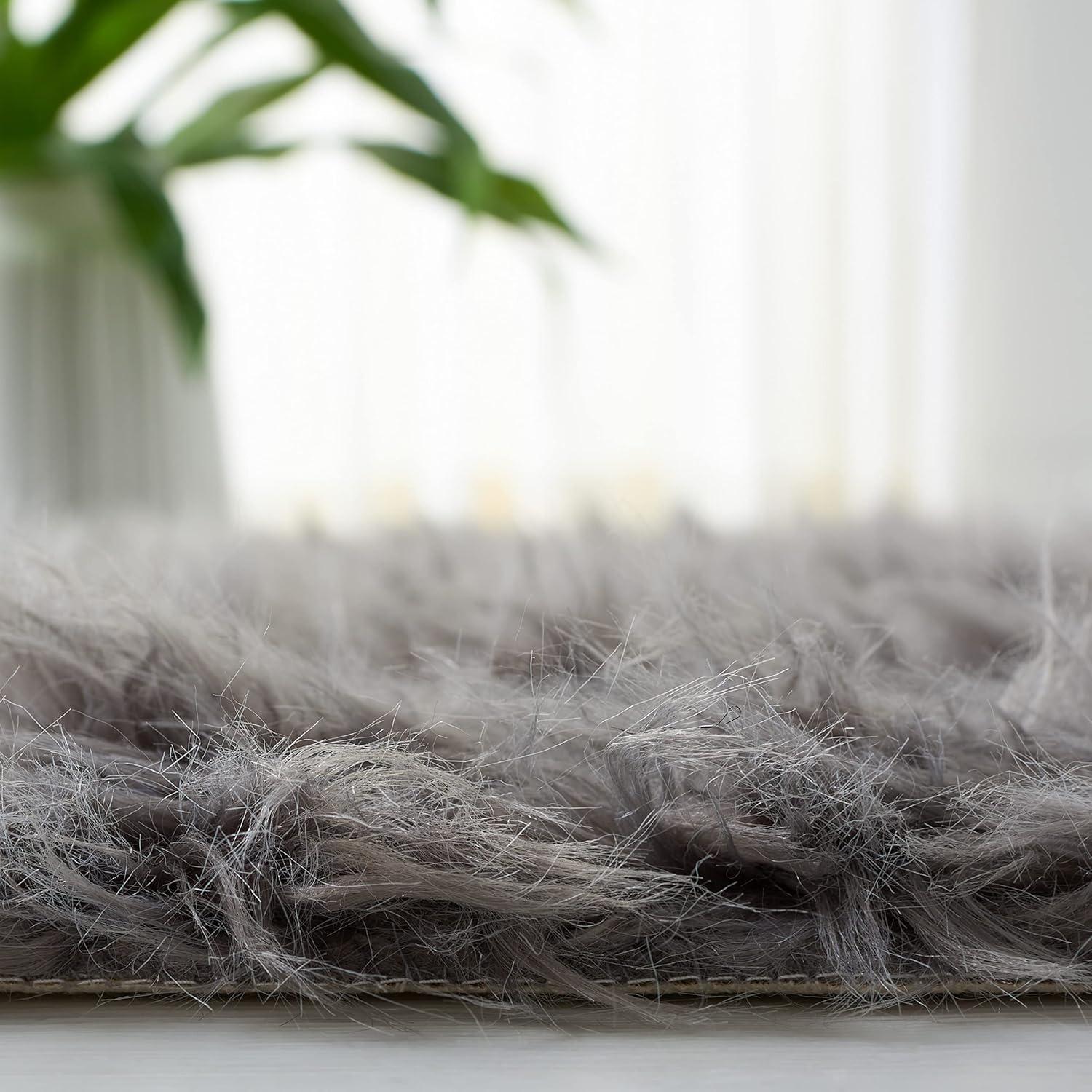 Faux Sheep Skin FSS115 Power Loomed Indoor Accent Rug - Grey - 2'x3' - Safavieh