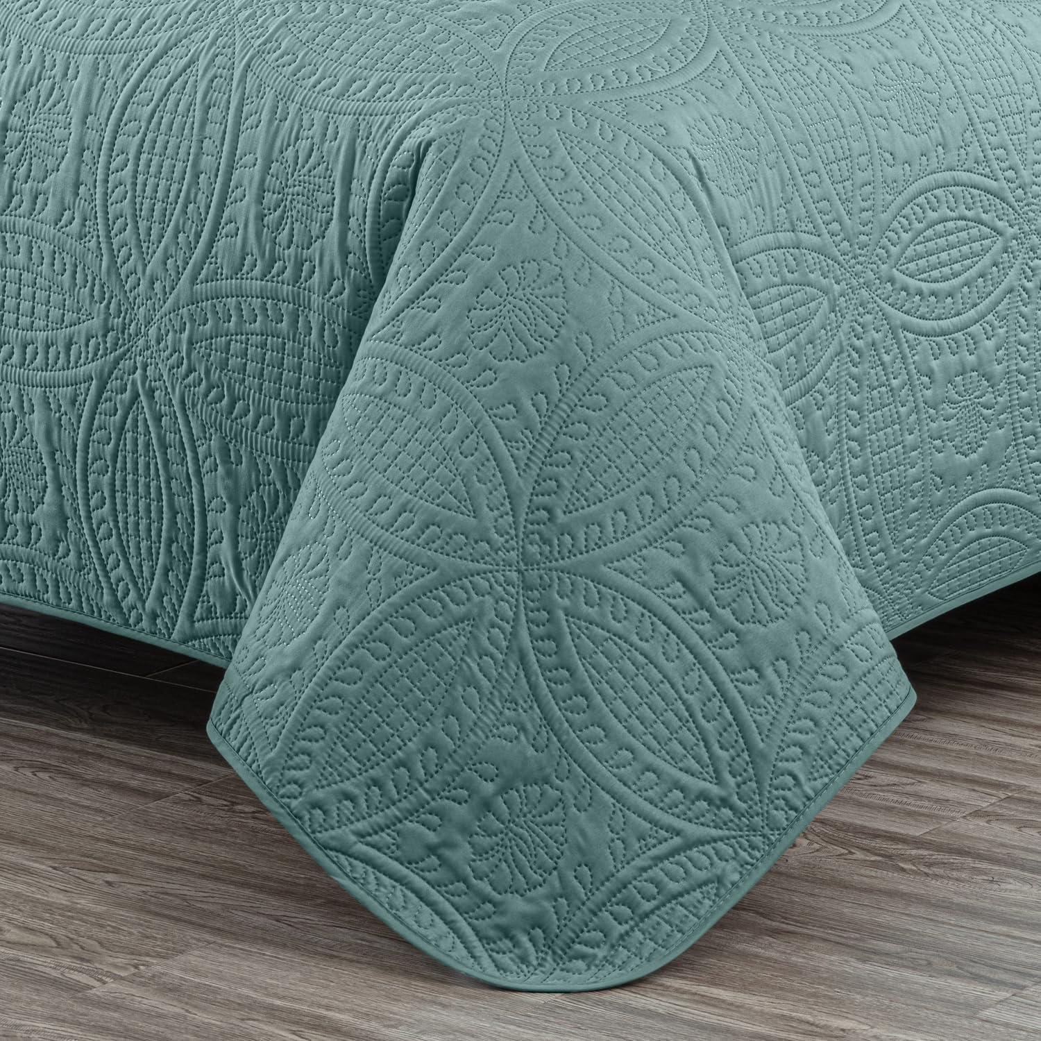 Austin Standard Geometric Shapes Coverlet Set