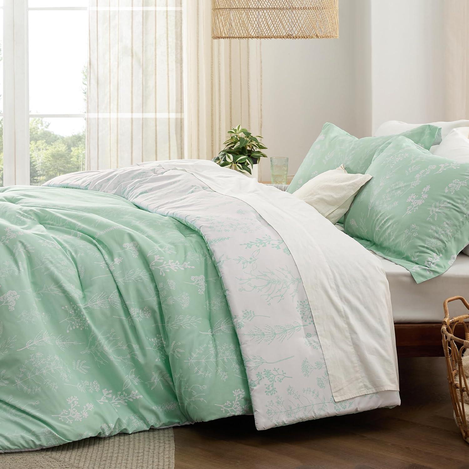 Queen - Sage Green , Cute Floral Beddings, 3 Pieces, 1 Soft Reversible Botanical Flowers