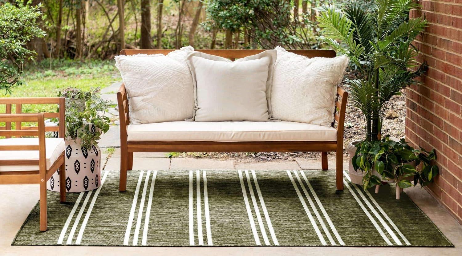 Unique Loom Outdoor Collection Area Rug - Anguilla (4' 1' x 6' 1' Rectangle, Green/ Ivory)