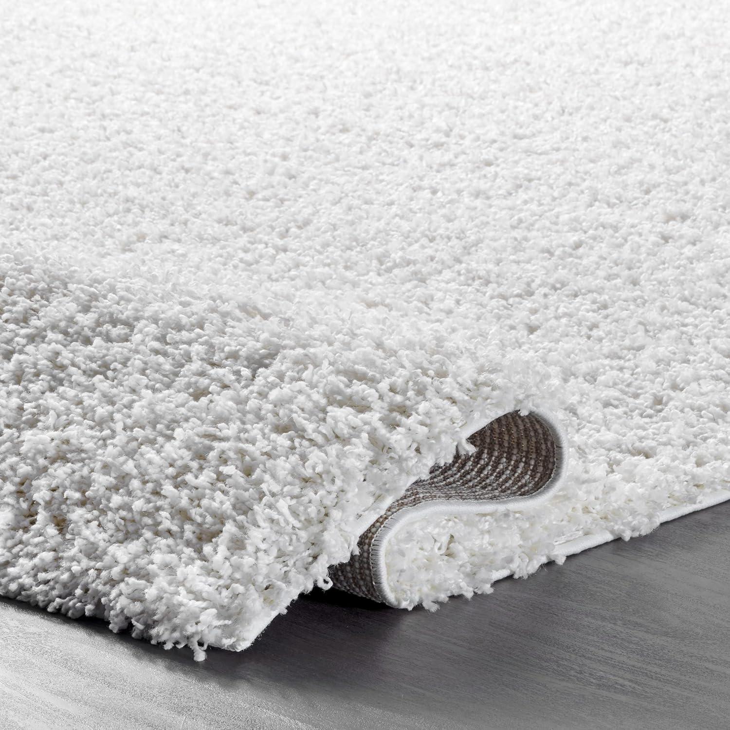 Plush Rectangular Reversible White Shag Rug, 6'7" x 9'