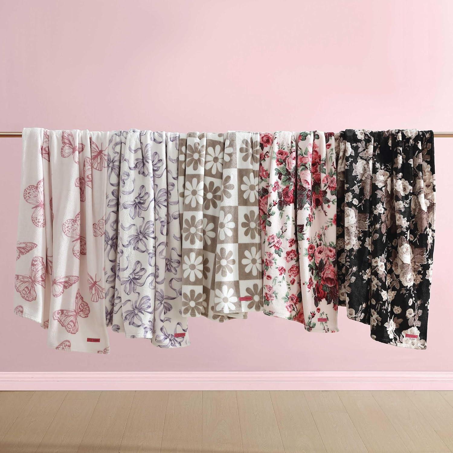 Betsey Johnson Daisy Check Beige 50" X 70" Throw Blanket