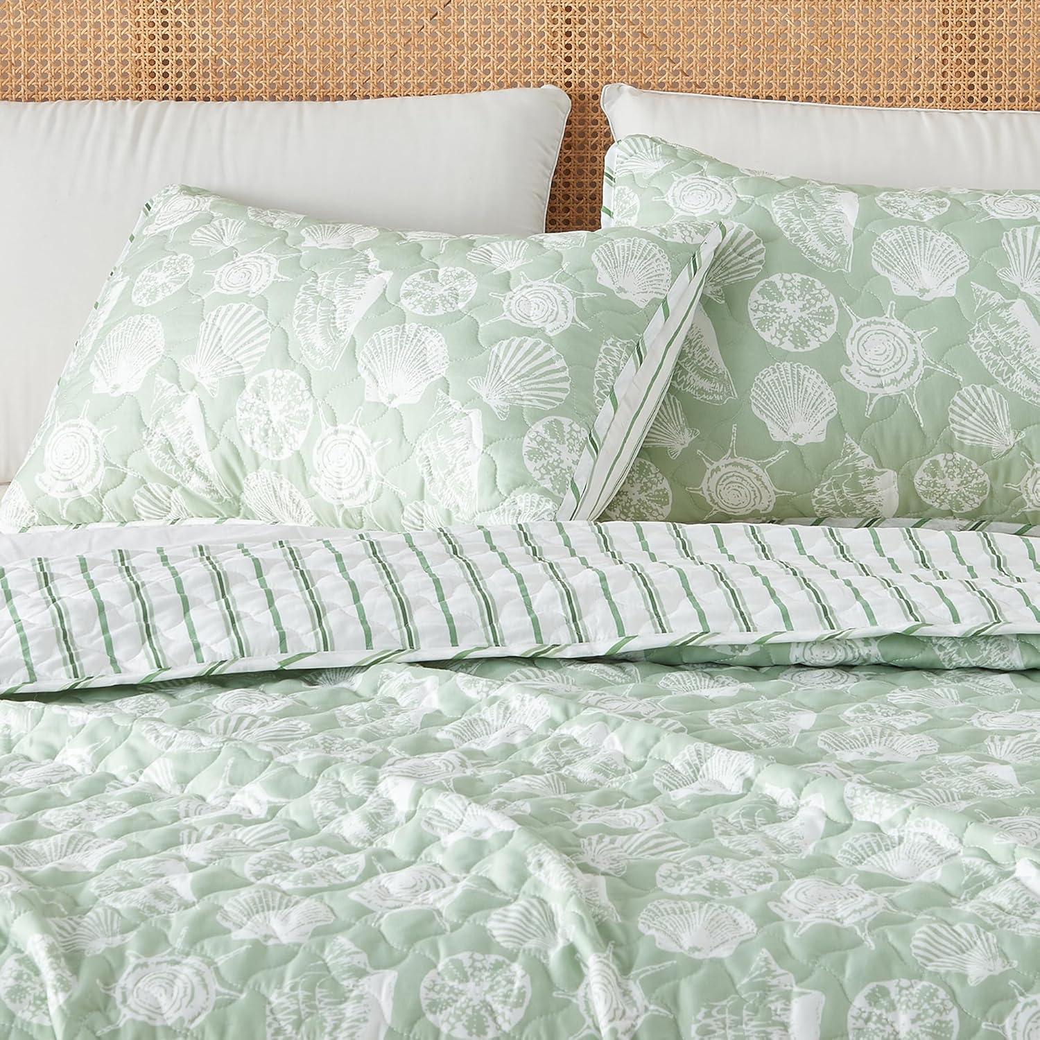 Green / White Seashell Reversible Quilt Set with Shams