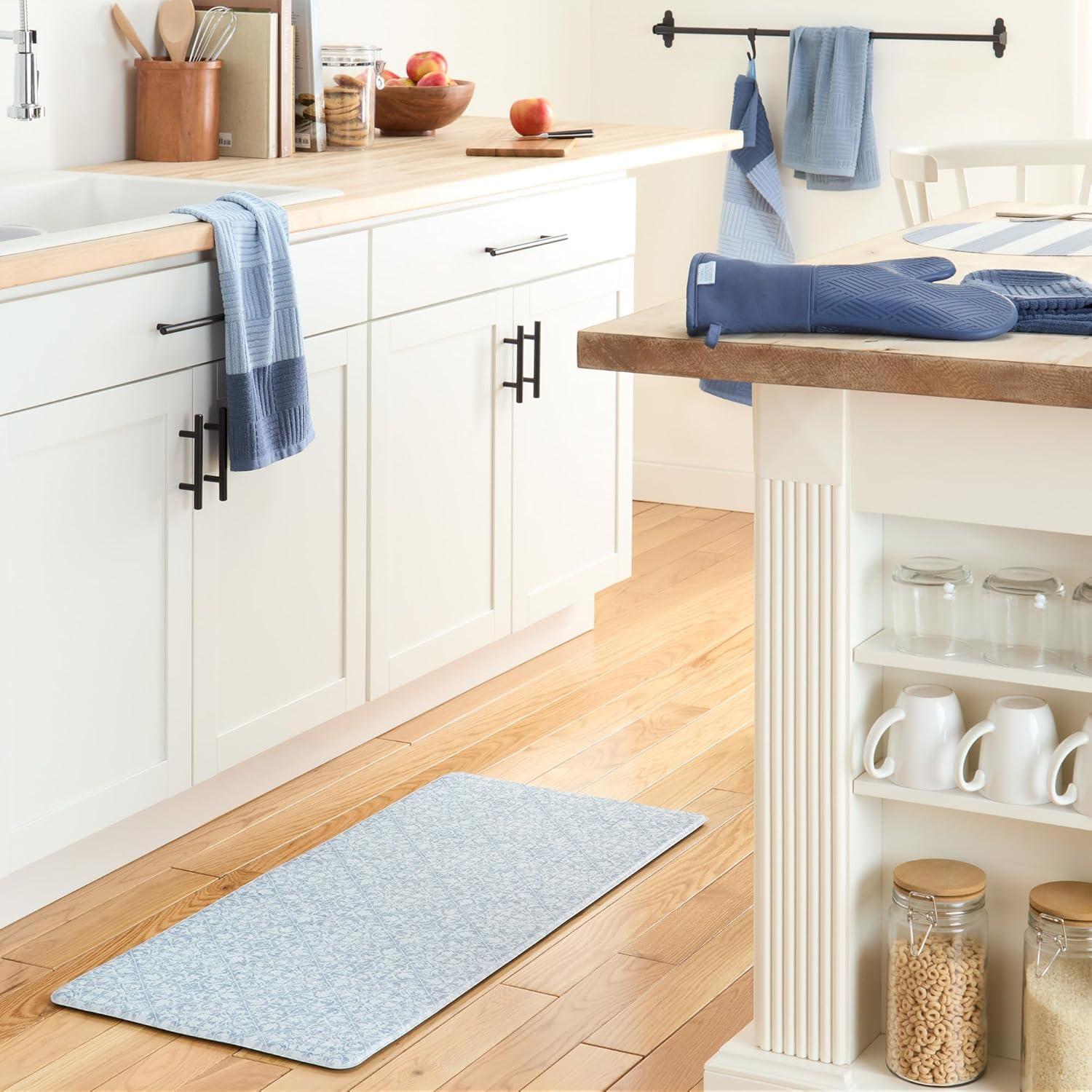 Town & Country Living TOWN & COUNTRY BASICS Comfort Plus Non-Slip Backing Vintage Medallion Tile Anti Fatigue Comfort Mat