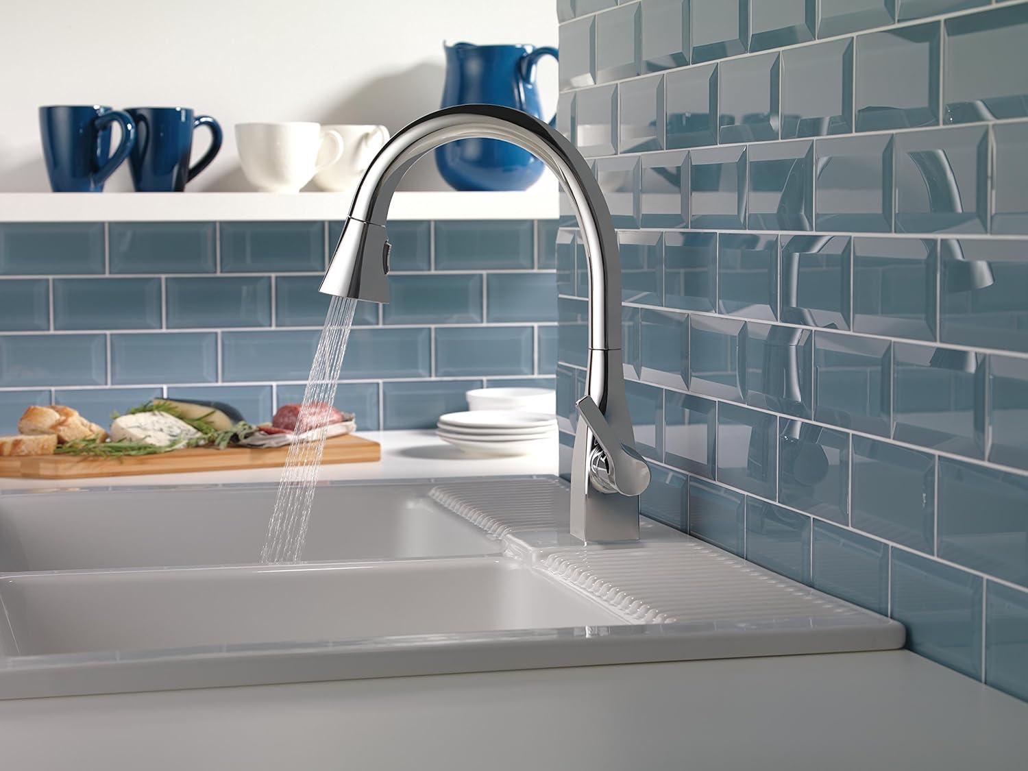 Mateo Pull Down Touch Single Handle Kitchen Faucet with MagnaTite® Docking and Touch2O® Technology
