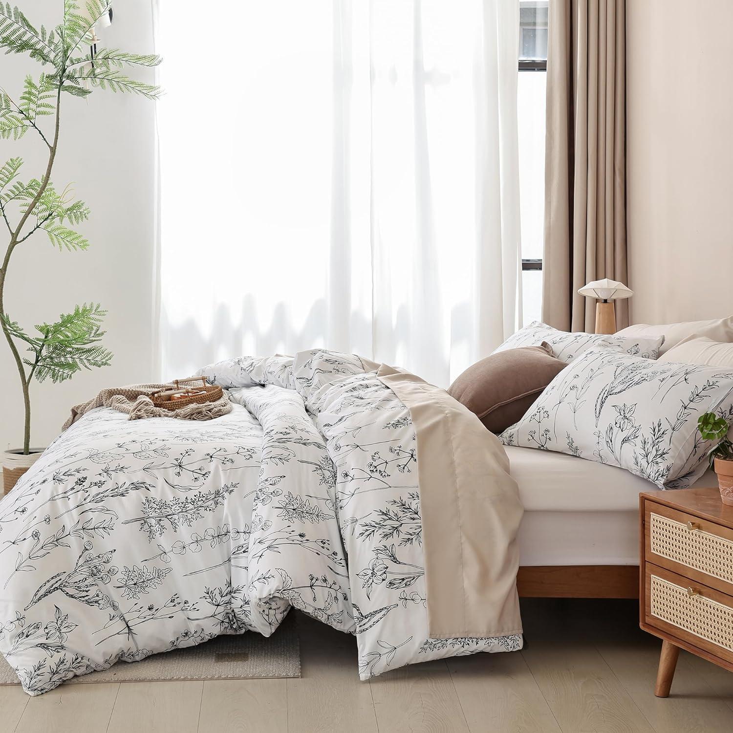 Queen Comforter Set - Floral Comforters Queen Size, White Comforter, 3 Pieces, 1 Comforter (90"x90") & 2 Pillow Cases (20"x26"), White