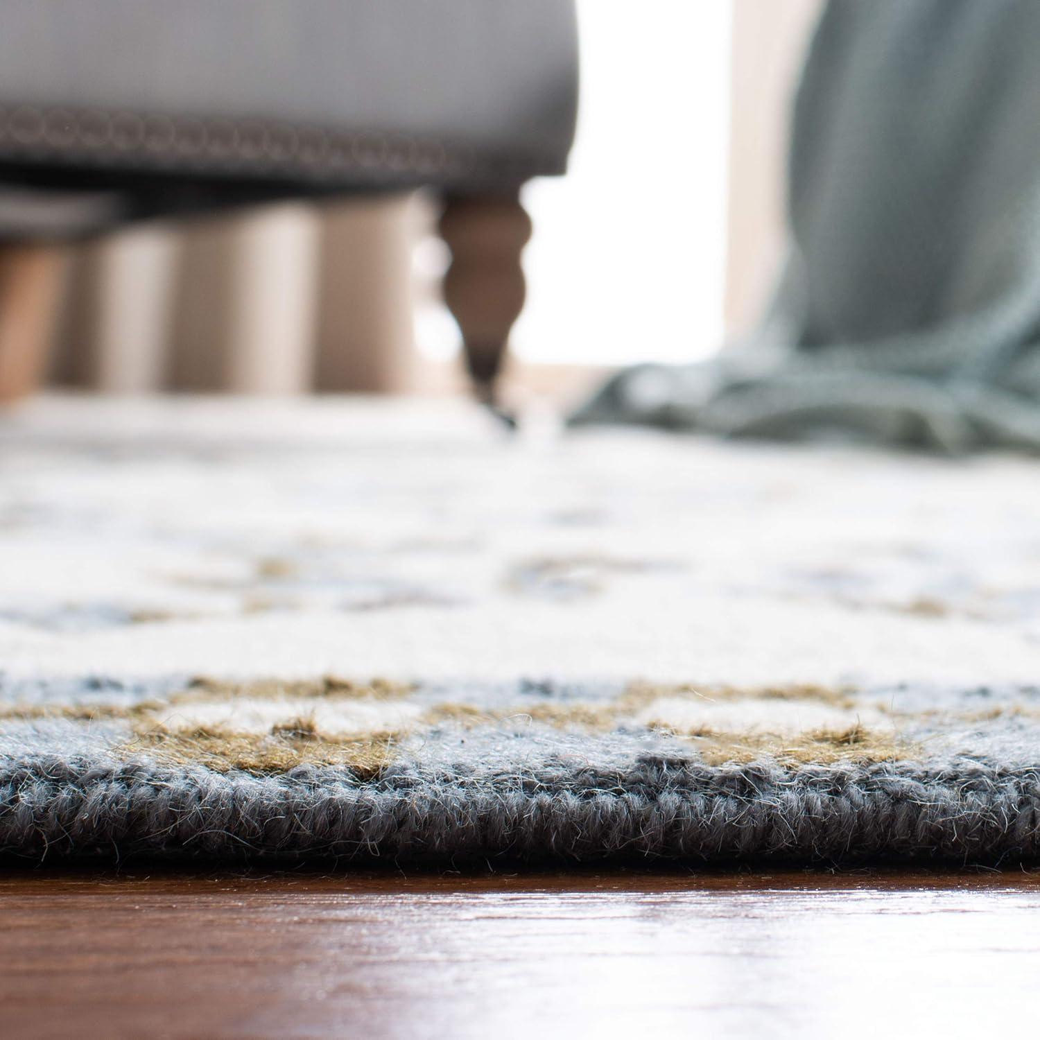 Chelsea HK55 Hand Hooked Accent Rug - Ivory/Light Blue - 2'6"x4' - Safavieh.