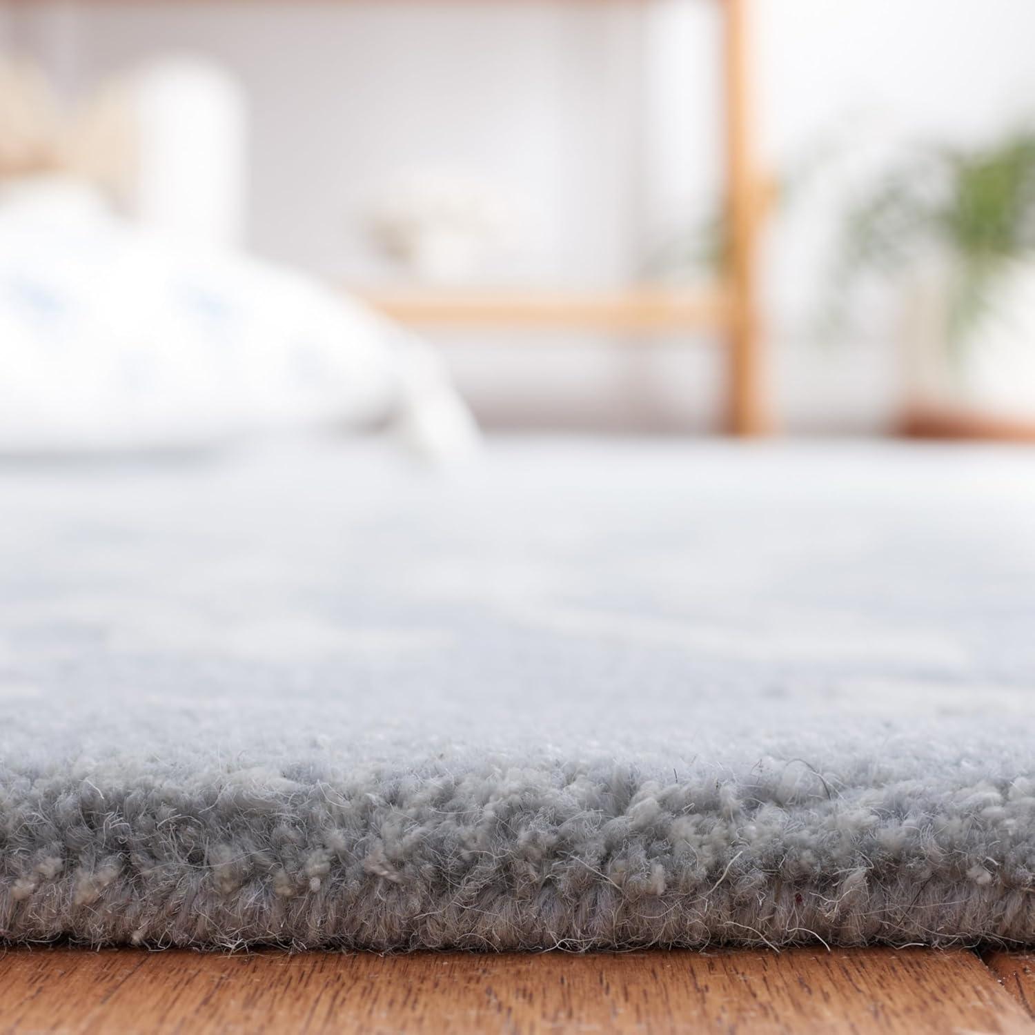 Bella BEL131 Hand Tufted Accent Rug - Light Blue/Ivory - 2'6"x4' - Safavieh.