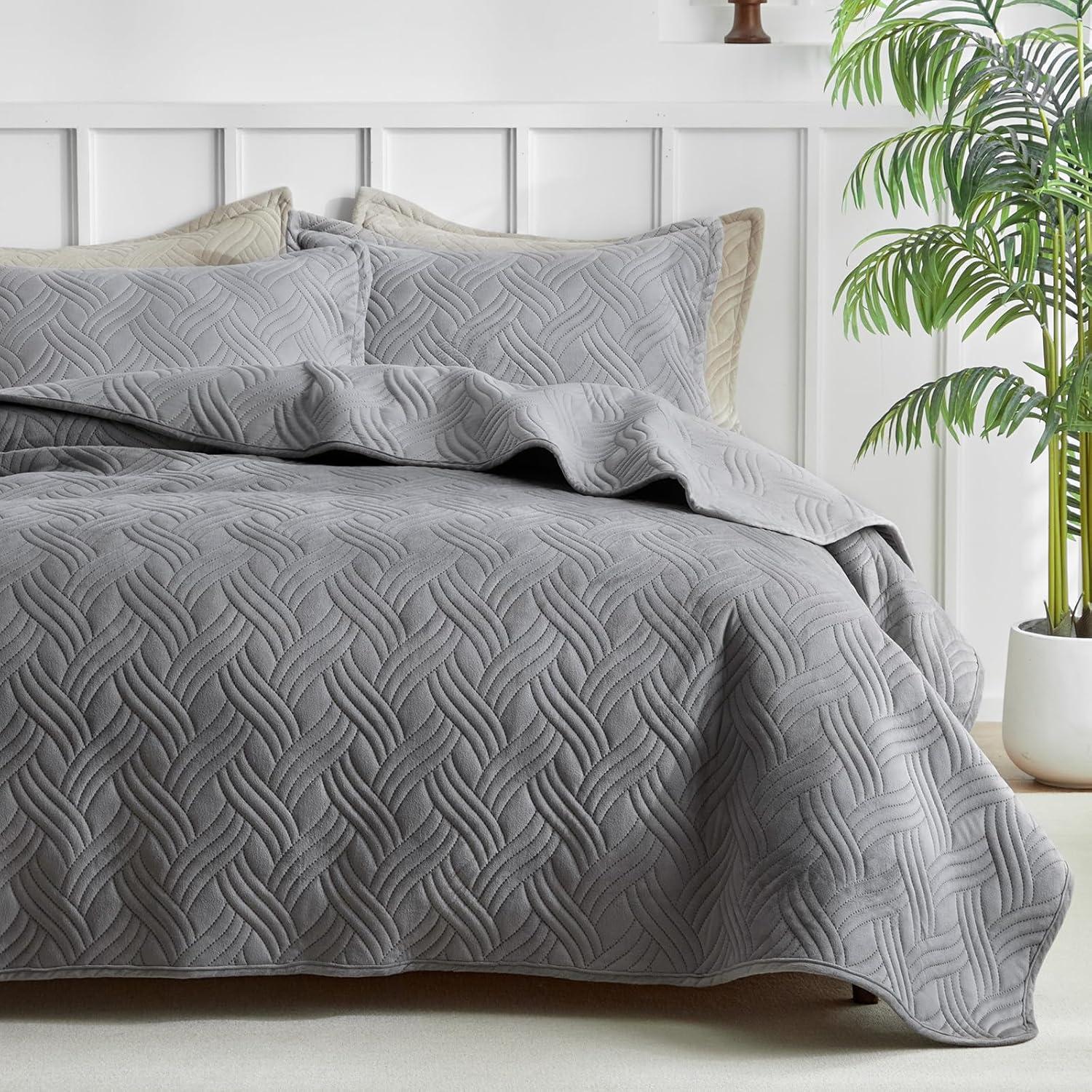 Diamond Velvet Quilt Set