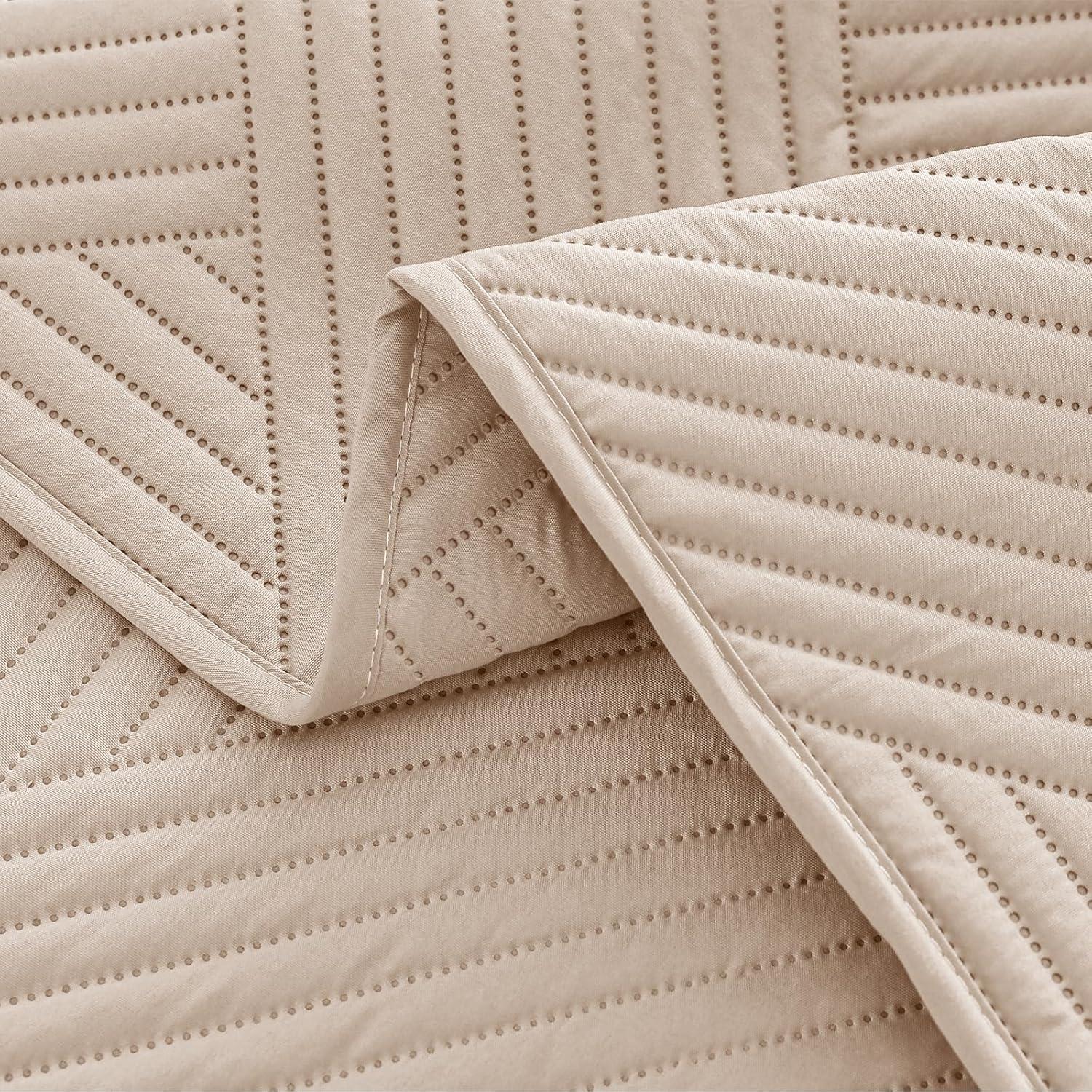 Whale Flotilla 3-Piece Brich Beige Embossed Quilt Bedding Sets, King