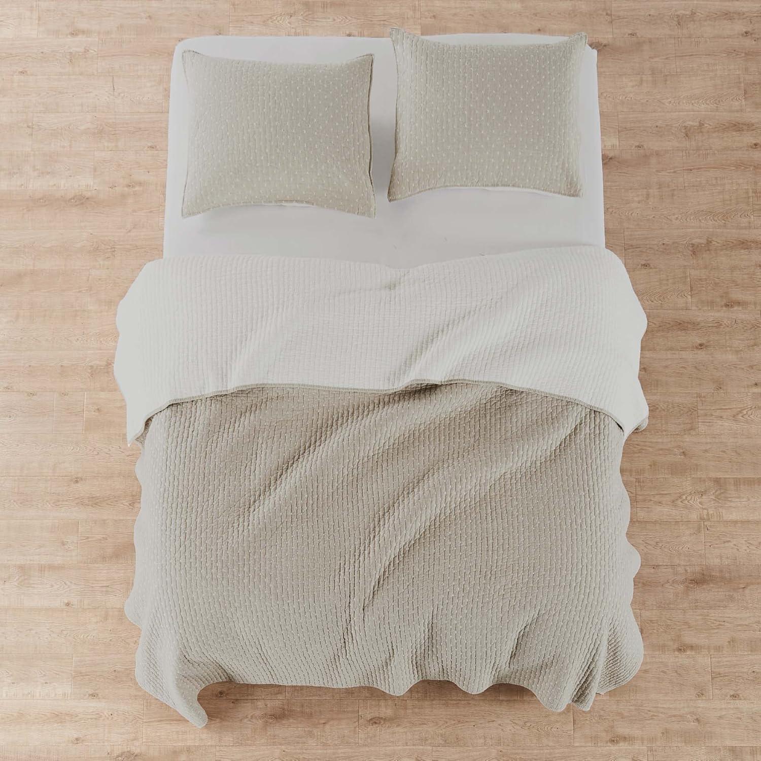 Cross Stitch Taupe Full/Queen Quilt Set