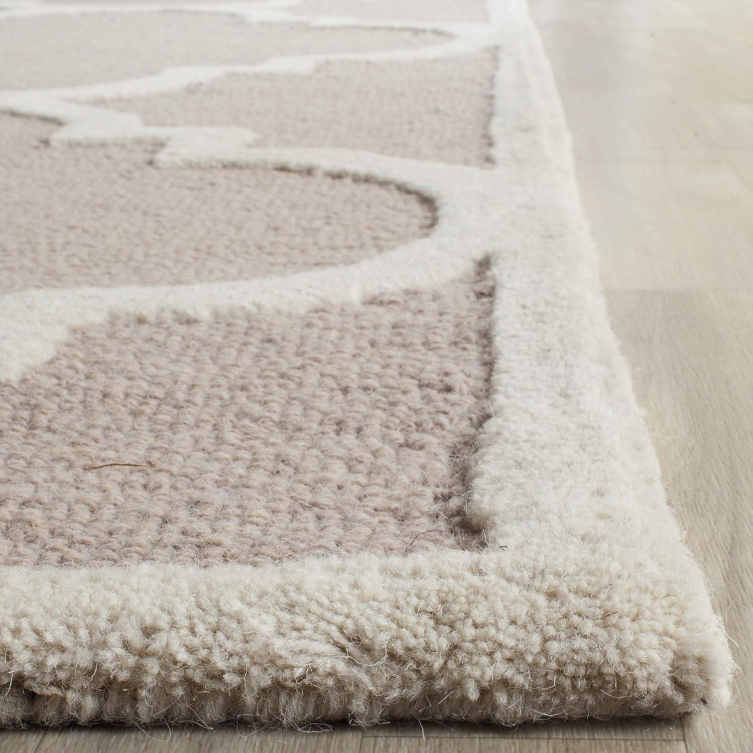 SAFAVIEH Cambridge Justine Geometric Quatrefoil Wool Area Rug, Beige/Ivory, 4' x 6'