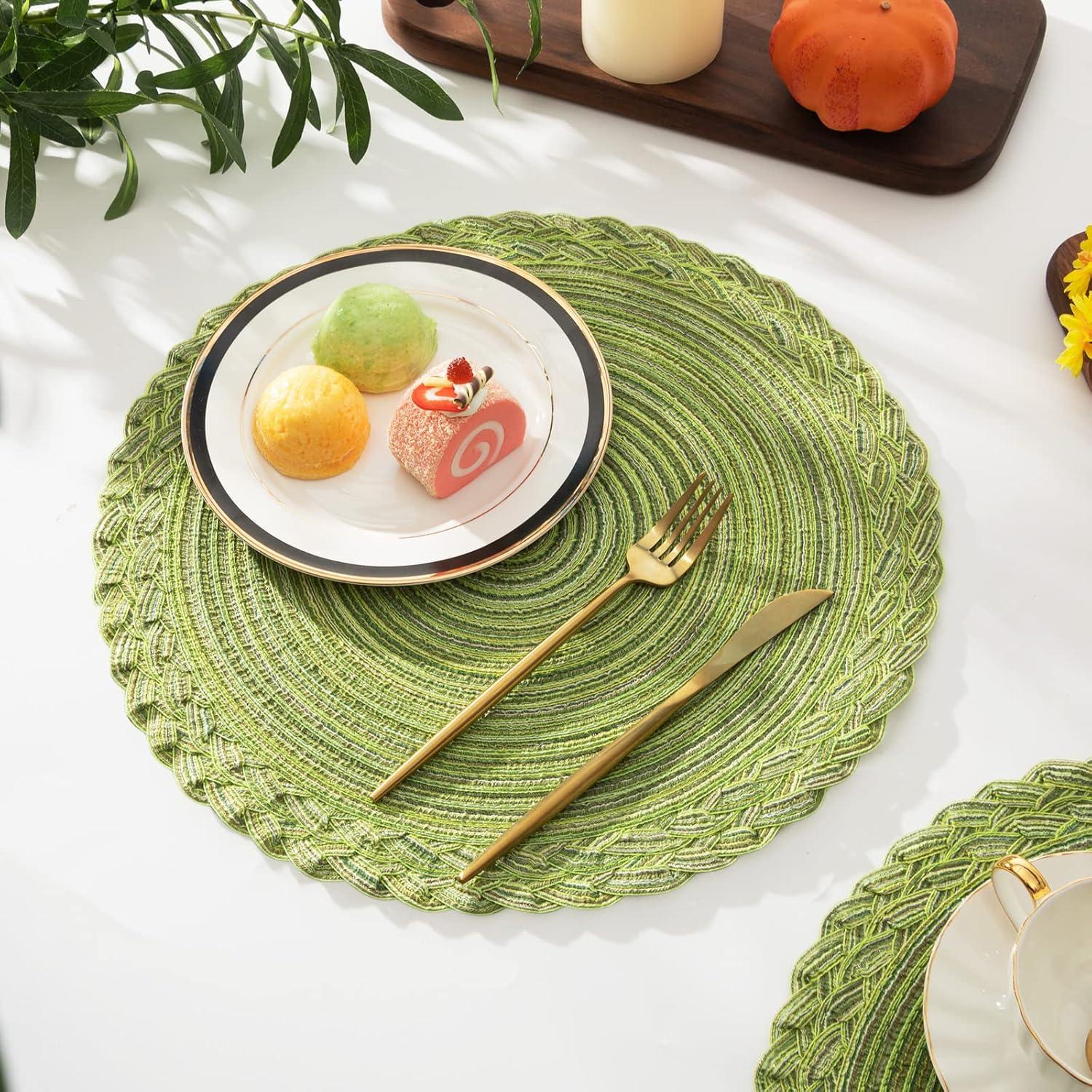 Green Placemats Set of 6 Table Mats for Dining Tables Woven Washable Non-Slip Round Braided Place Mats for Party Holliday