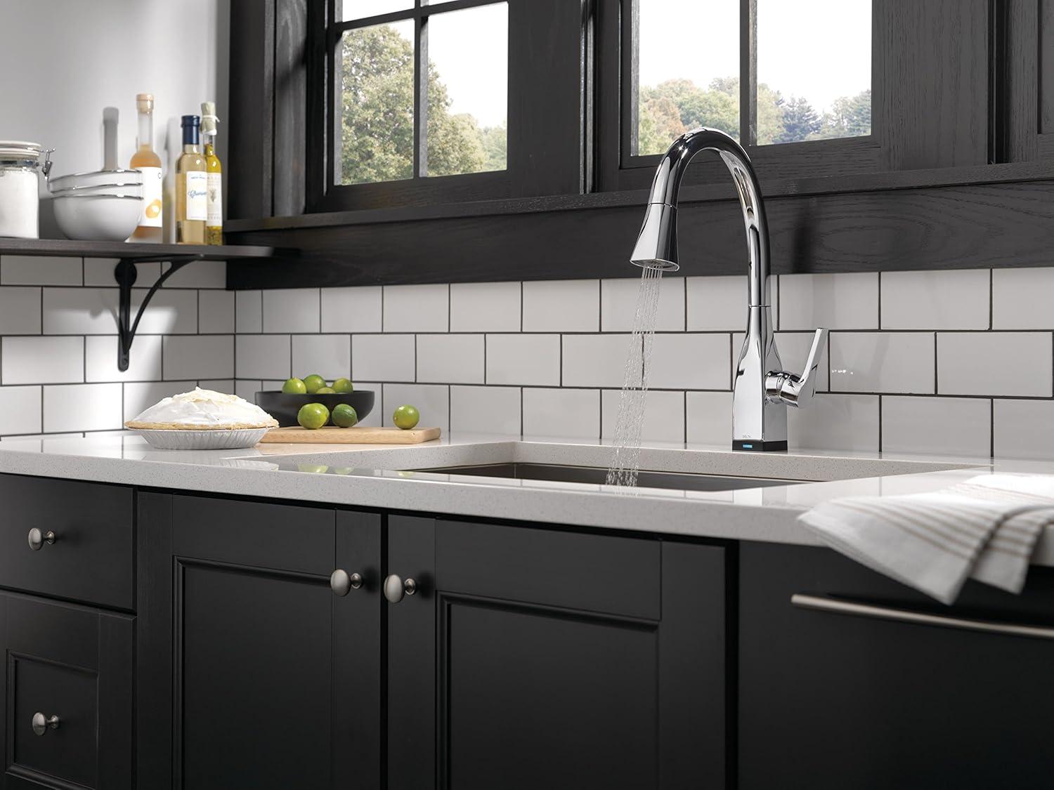 Mateo Pull Down Touch Single Handle Kitchen Faucet with MagnaTite® Docking and Touch2O® Technology