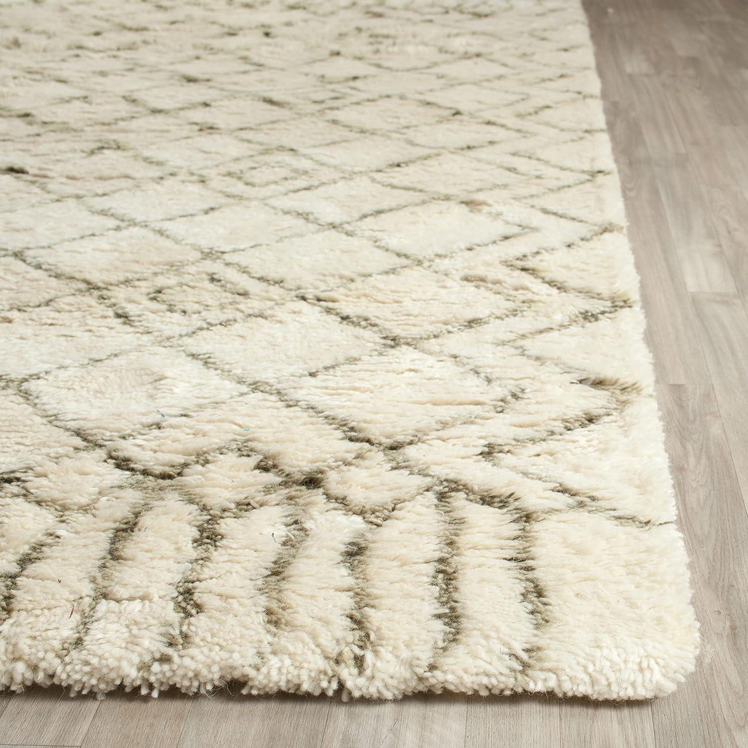 Ivory and Green Hand-Tufted Wool Shag Rug, 8' x 10'