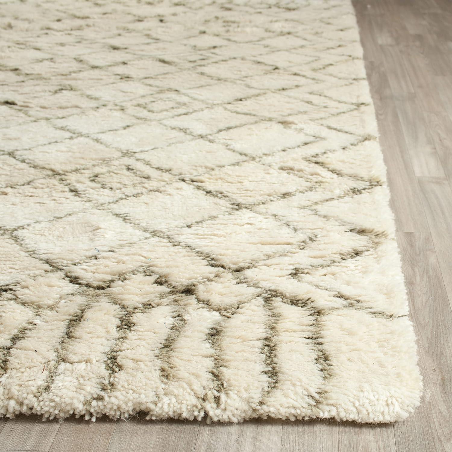 Safavieh Casablanca Contemporary Hand-Knotted Wool Runner Rug-Color:Ivory/Green,Shape:Large Rectangle,Size:8' x 10'