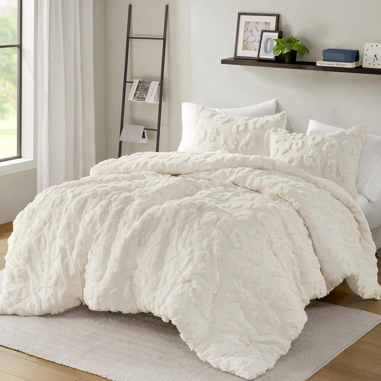 Intelligent Design Larissa Animal Chenille Comforter Set