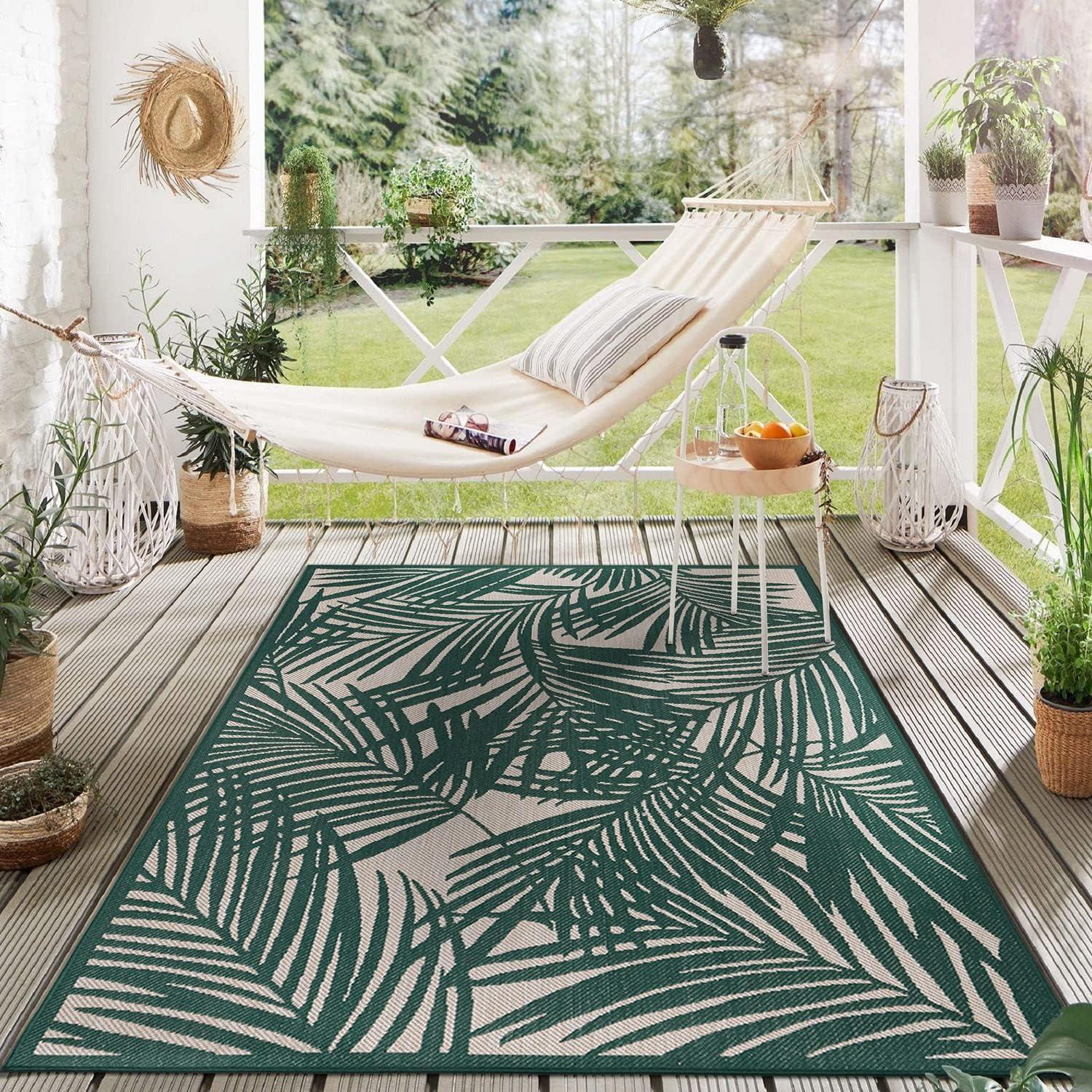 Tropical Green Palm Leaf Easy-Care Indoor/Outdoor Area Rug 5' x 7'