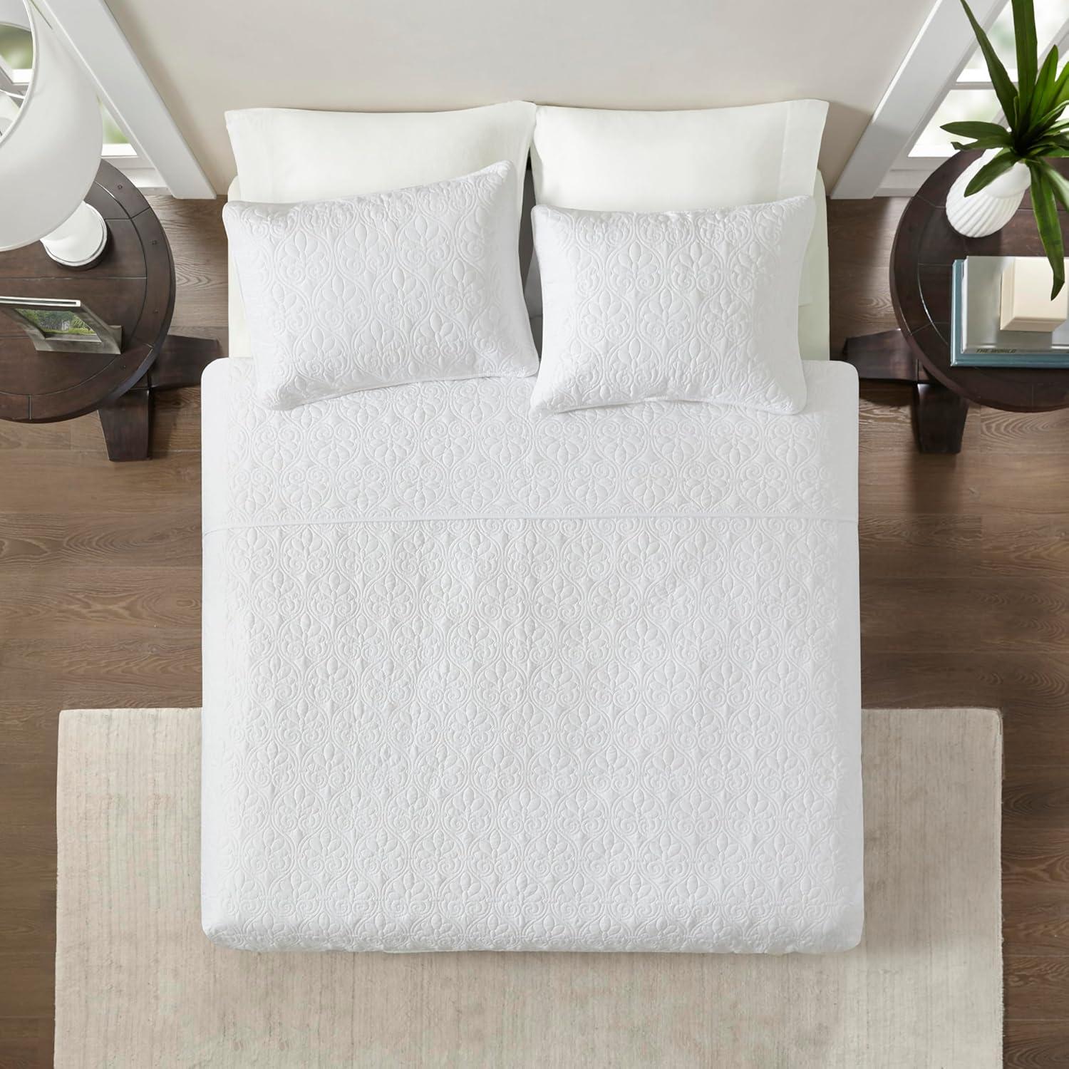 Quebec Reversible Quilt Set