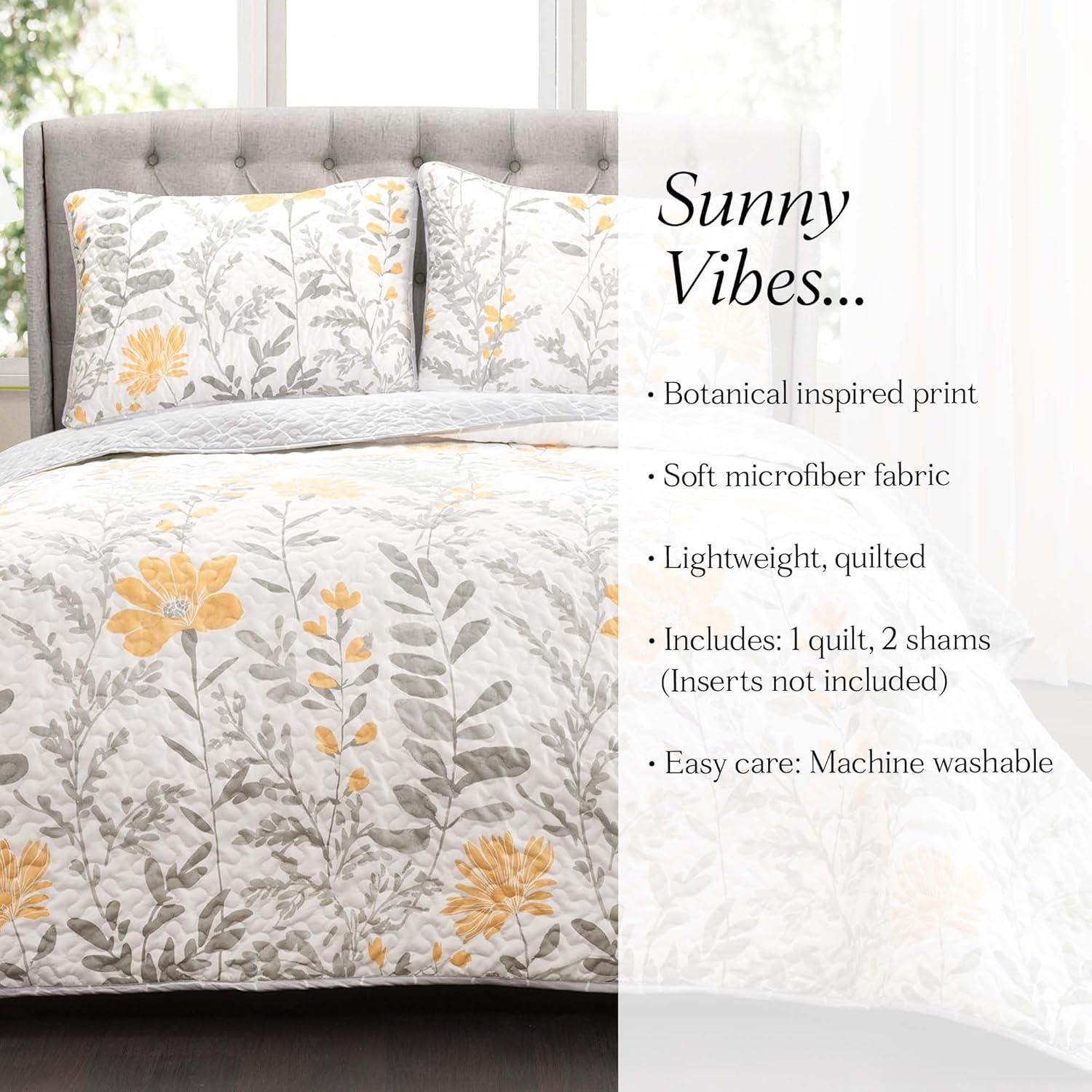 Torre & Tagus Felicia Traditional Floral Quilt Set
