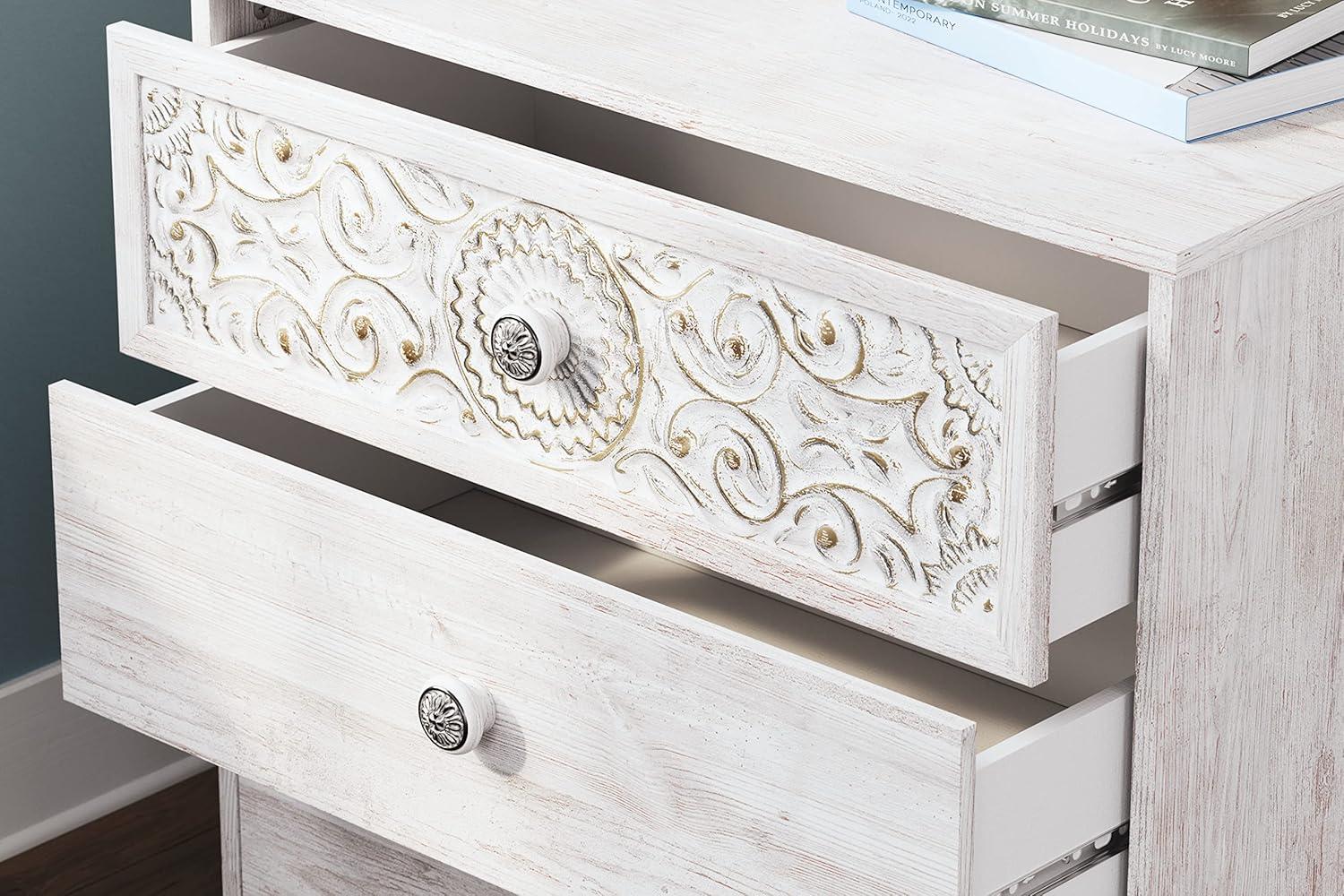 Whitewashed Medallion 3-Drawer Coastal Chest in White