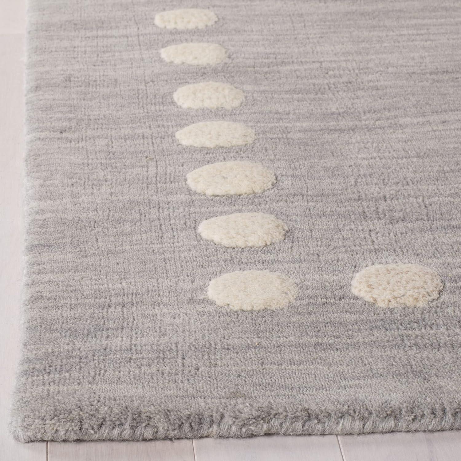 Safavieh Kids SFK802 Hand Loomed Indoor Area Rug - Grey - 5'x5' - Safavieh