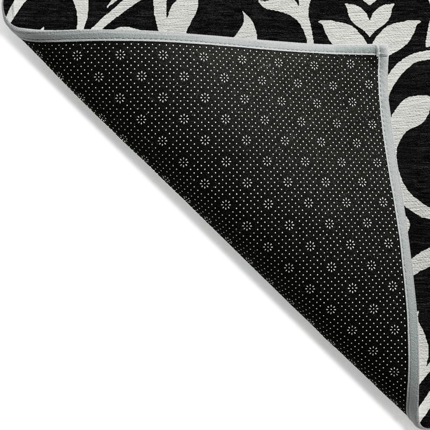 Black and White Floral Synthetic Washable Indoor/Outdoor Rug