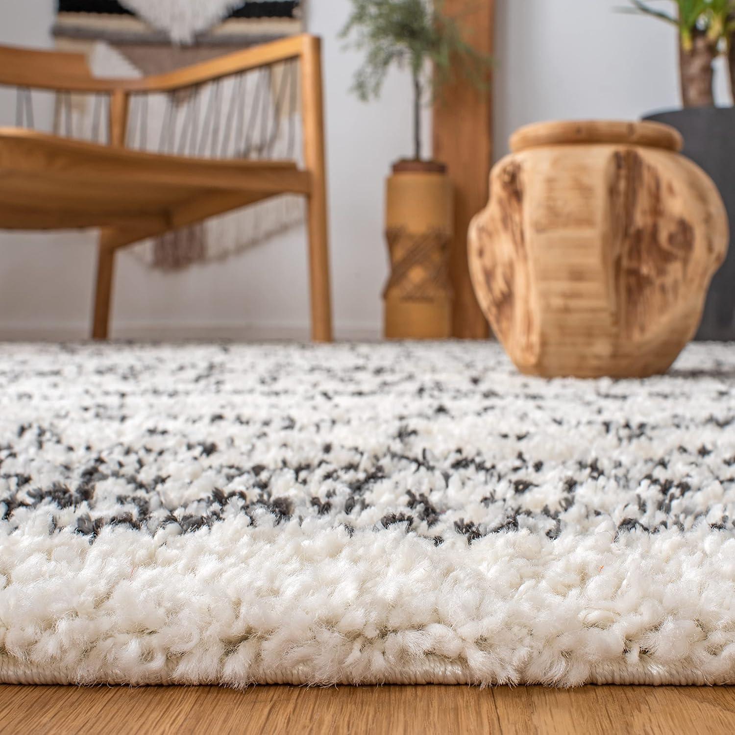 SAFAVIEH Arizona Teagan Geometric Shag Area Rug, Ivory/Grey, 4' x 6'