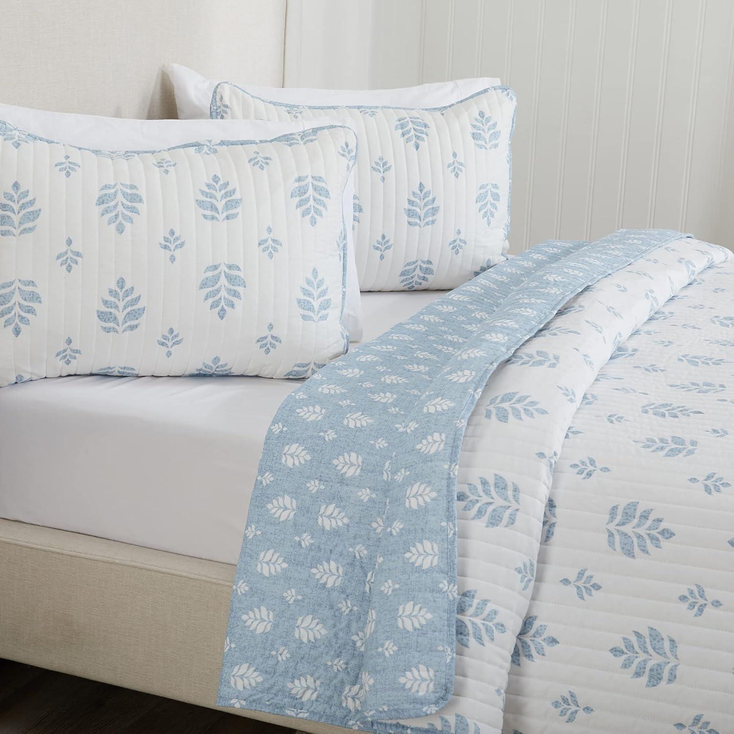 Great Bay Home Intricate French Floral Design Reversible Reversible Quilt Set With Shams  (Twin, Colette - Blue)