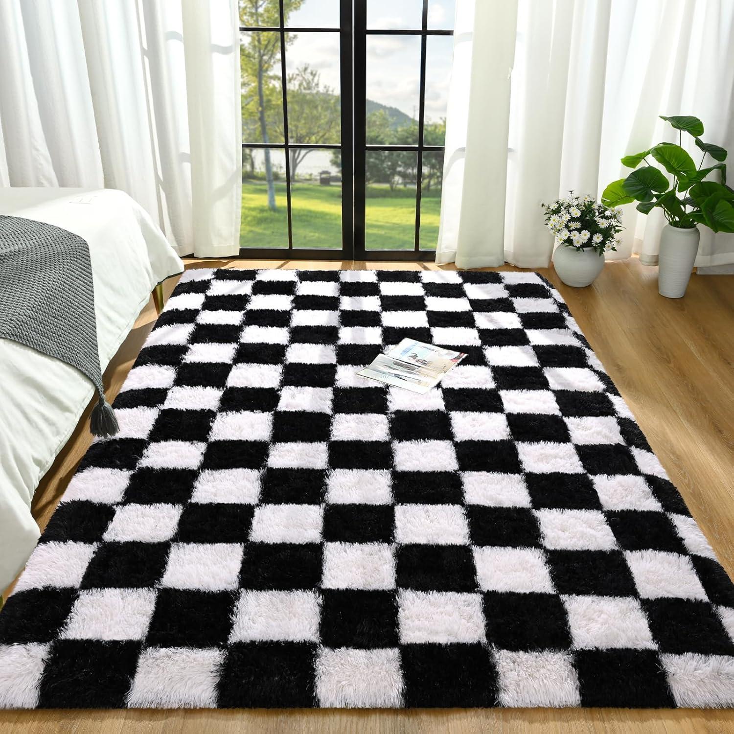 Corrigan Studio® Haylee Super Lightweight Plastic Straw Rug Checkered Black/White Outdoor Area Rug