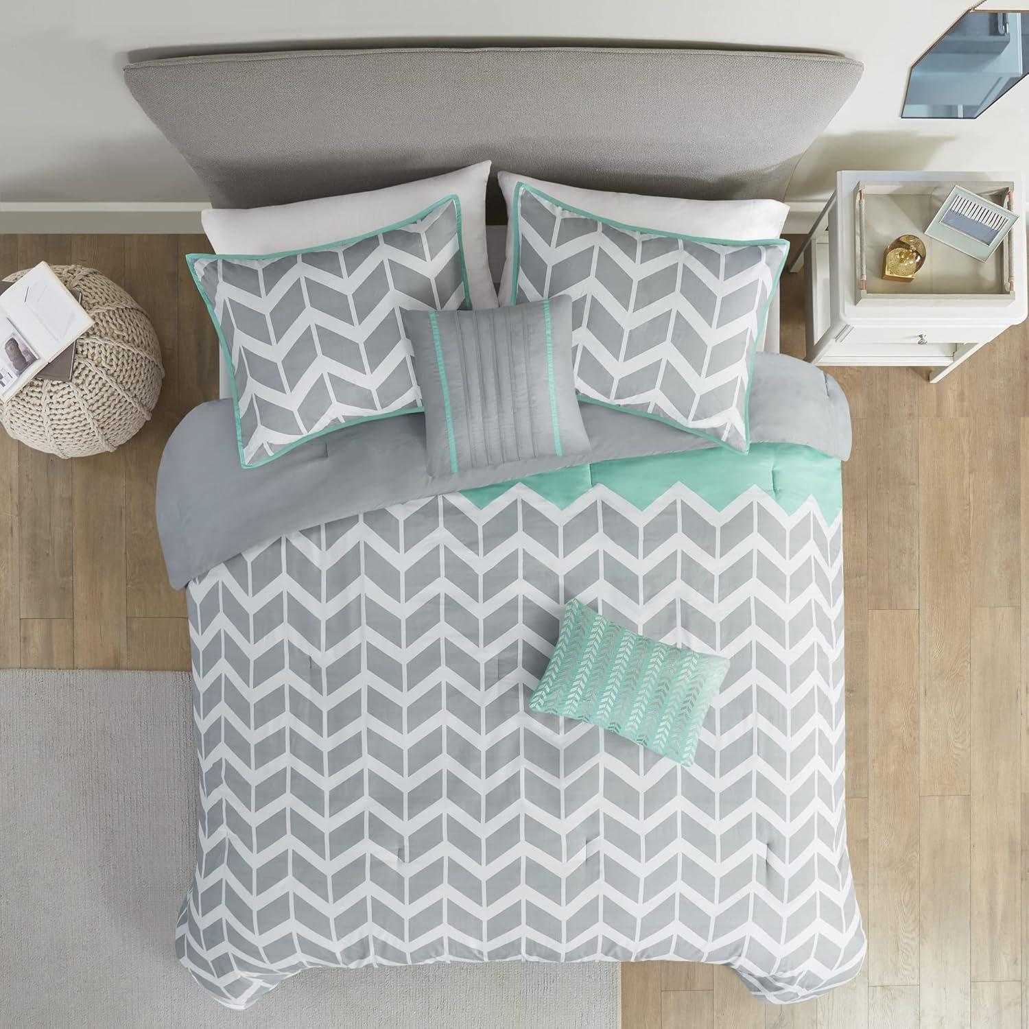 Intelligent Design Darcy Comforter Set Chevron