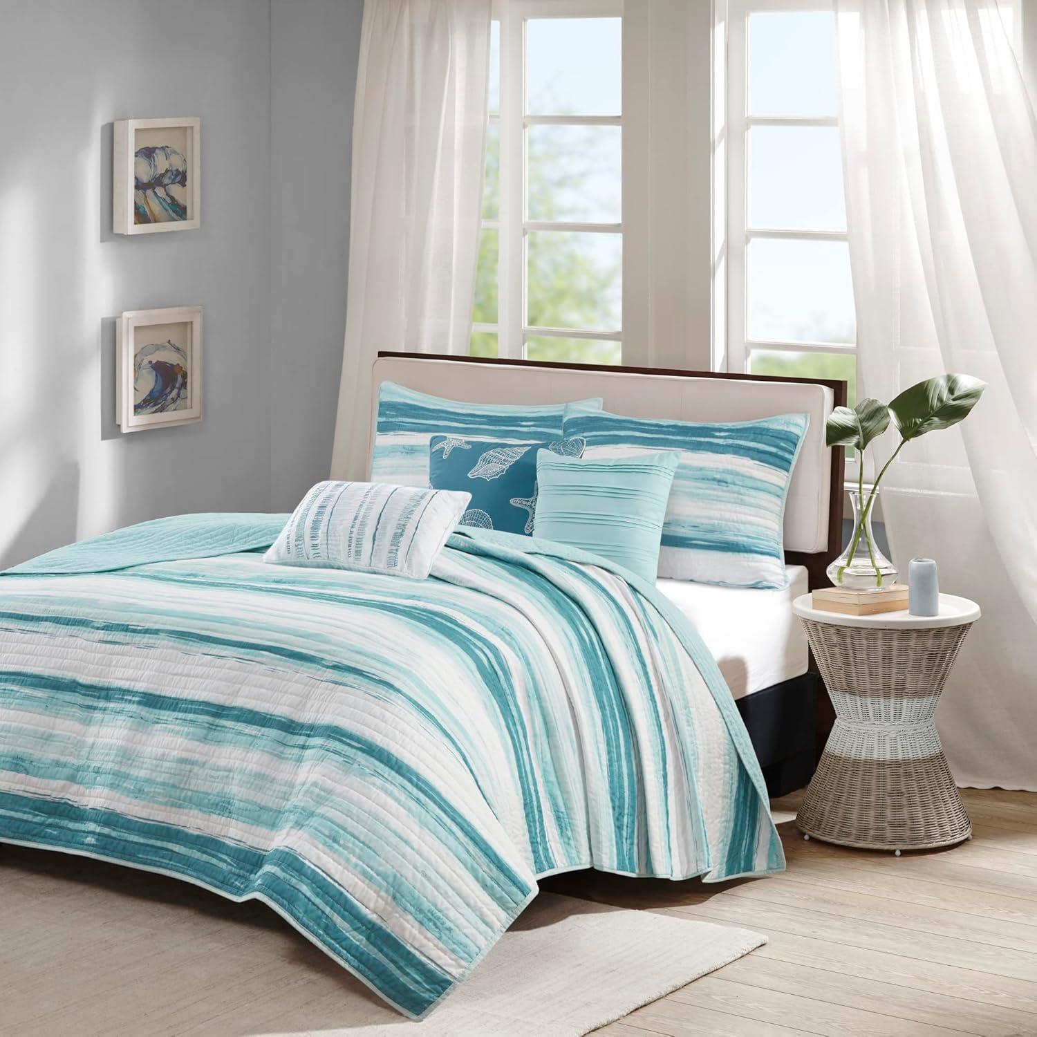 Marina 6 Piece Printed Quilt Set with Throw Pillows