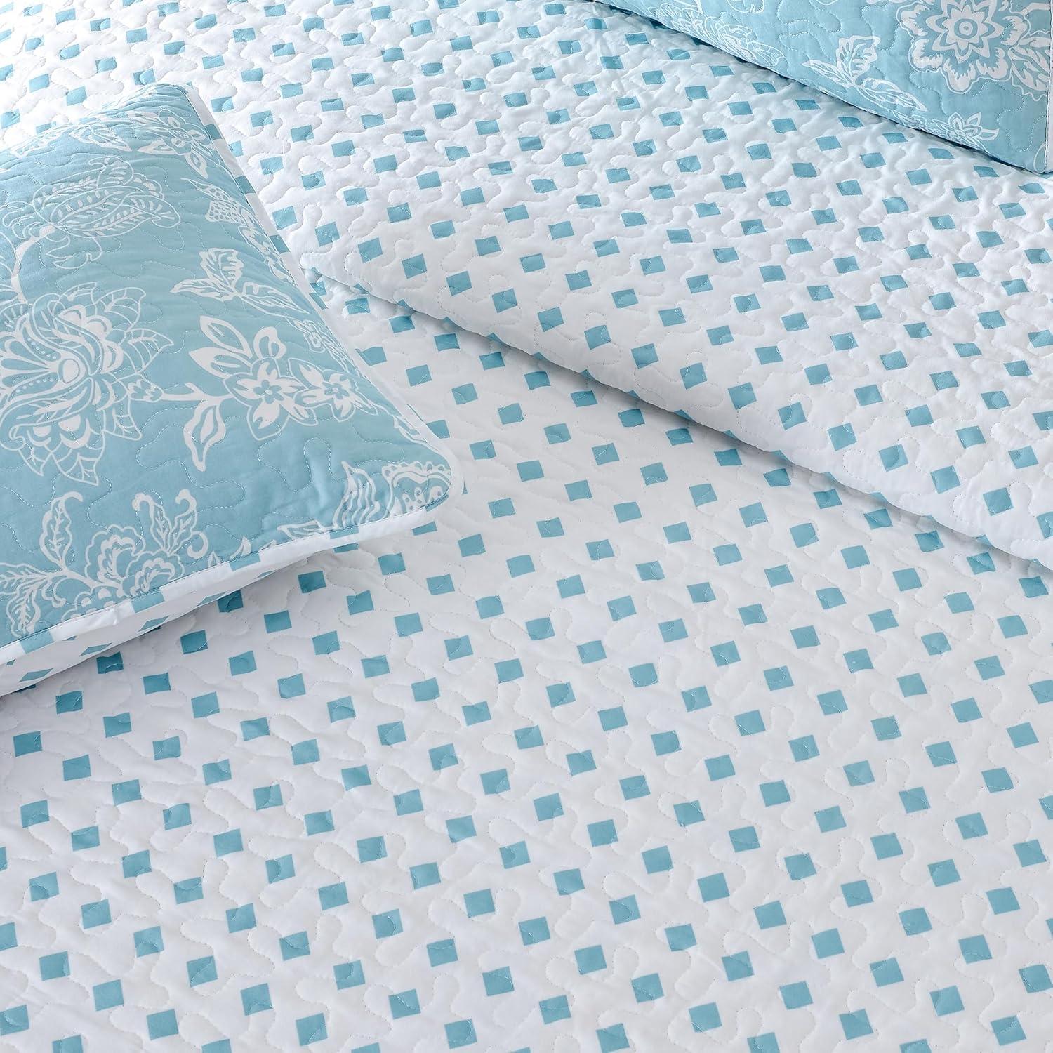FreshFolds Dainty Floral Reversible Quilt Set with Shams