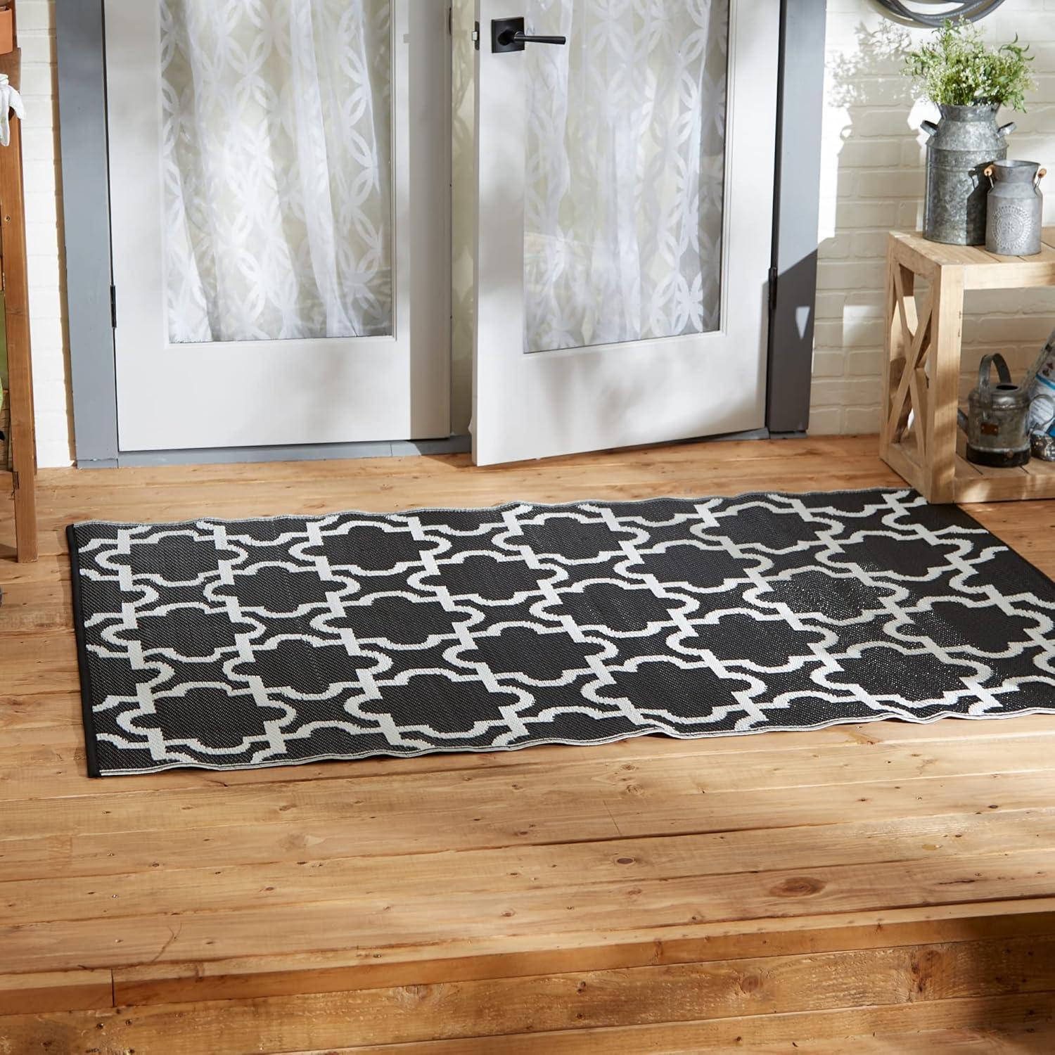 Reversible Diamond Tufted Easy-Care Black Synthetic Rug, 4' x 6'