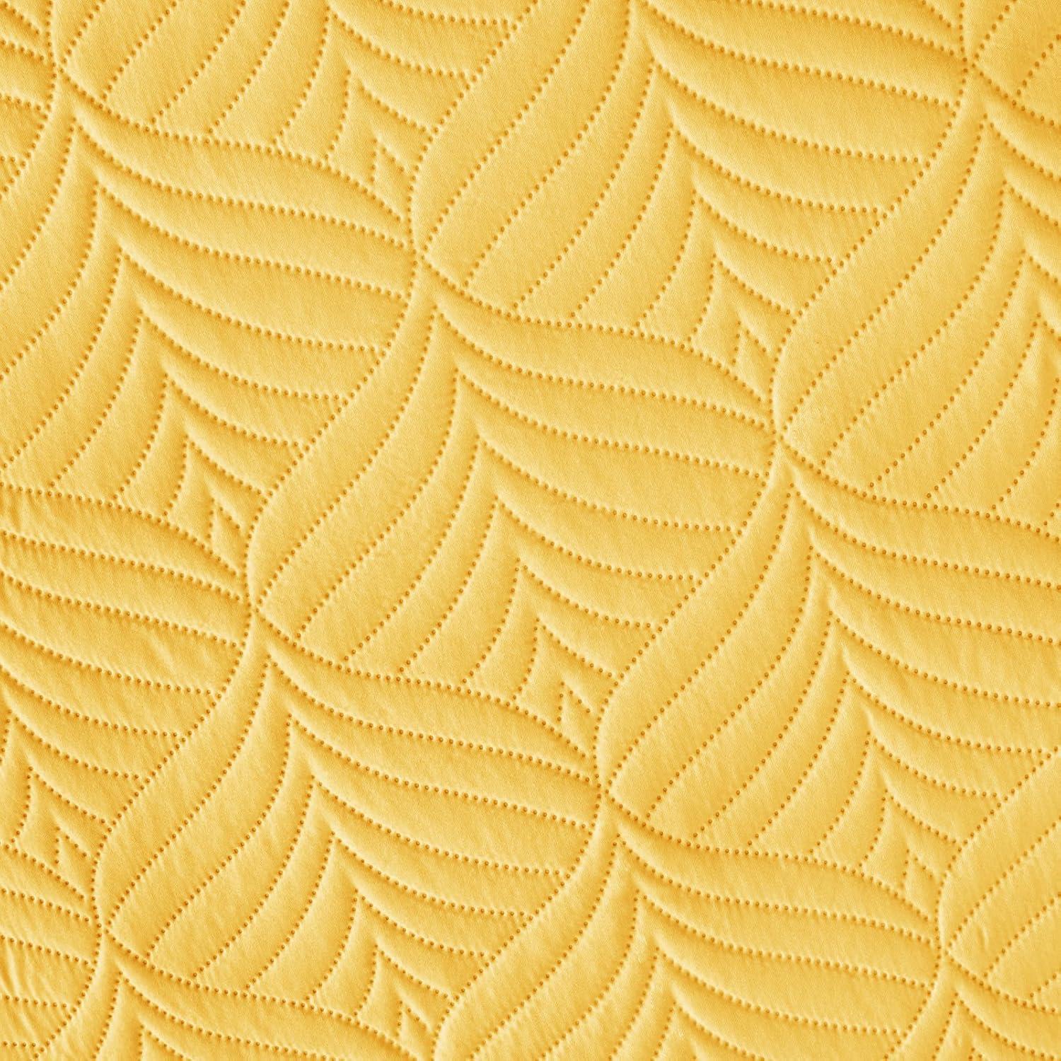 Whale Flotilla Microfiber Queen Size (96x90 inches) Quilt Set Lightweight Ultrasonic Quilted Bedspreads Coverlets Set with Classic Pattern, Yellow, 3 Piece (1 Quilt, 2 Pillow Shams)