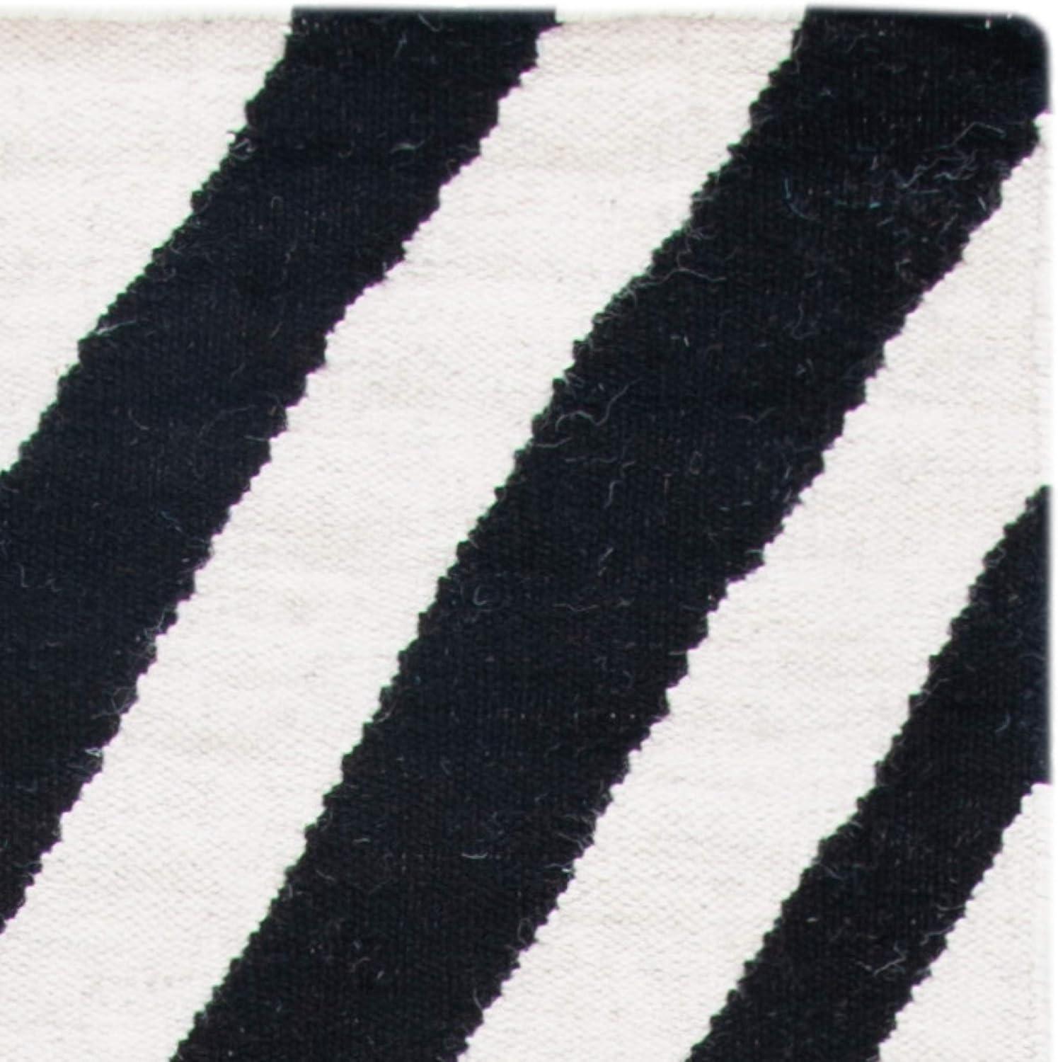 SAFAVIEH Dhurrie Deborah Chevron Zigzag Wool Runner Rug, Black/Ivory, 2'6" x 6'