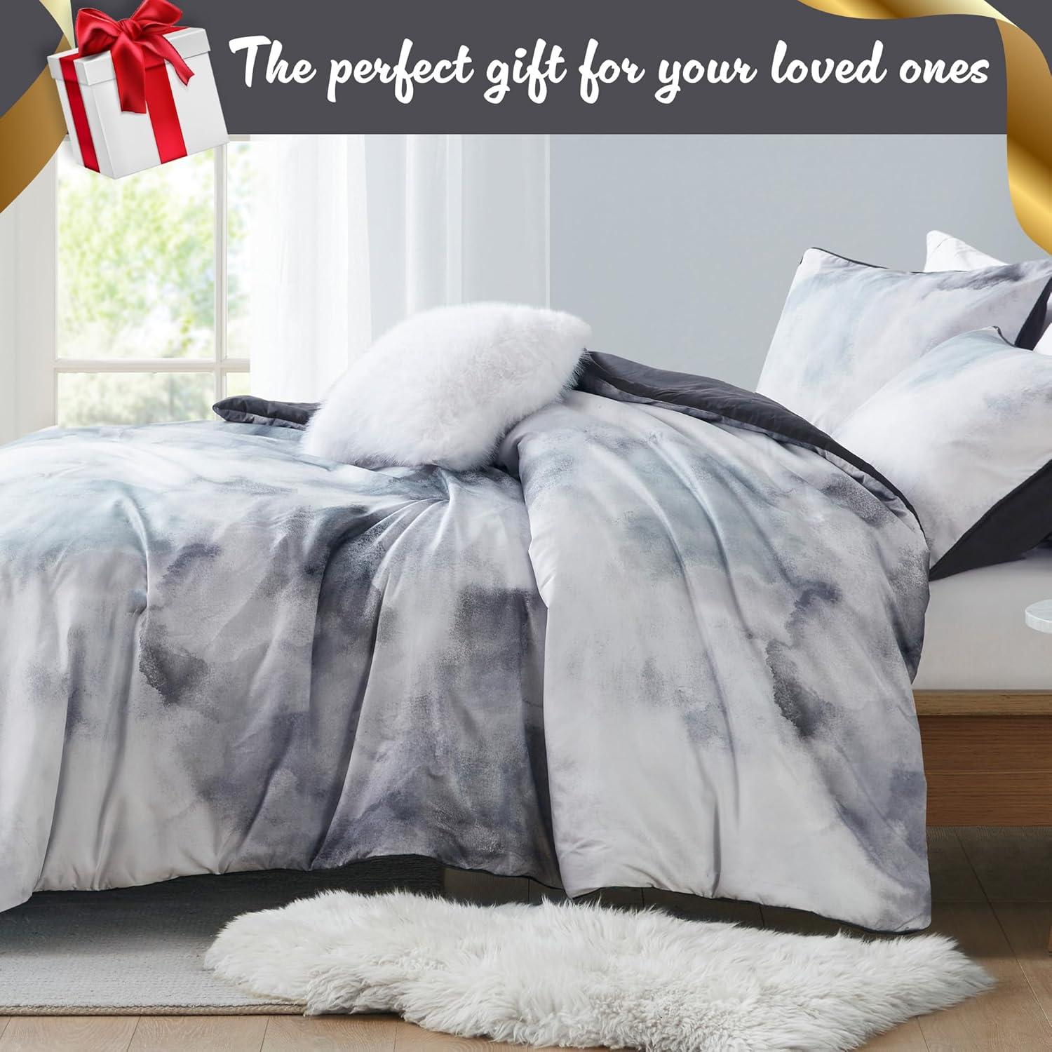 Intelligent Design Cassiopeia Watercolor Tie Dye Printed Duvet Cover Set with Throw Pillow