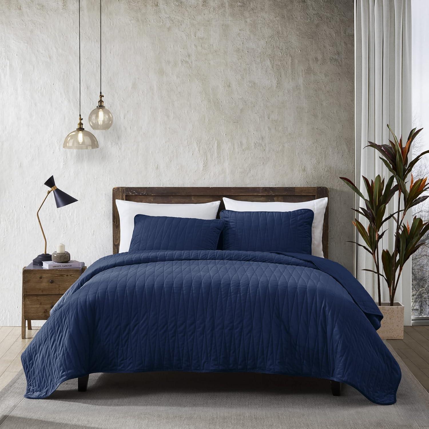 Brielle Premium Modern & Contemporary Velvet Quilt Set