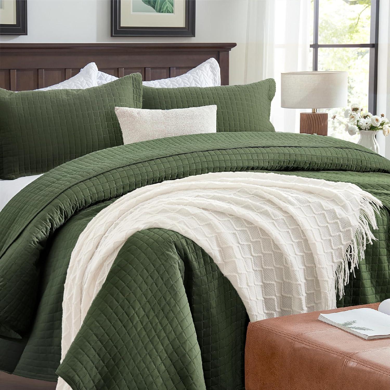 SunStyle Home Olive Green Quilt, Queen Size Quilt Set Lightweight Blanket Bedspread Full Soft Reversible Coverlet All Season 3pcs Army Green Square Quilted Bedding Sets with 2 Pillow Shams(90"x96")