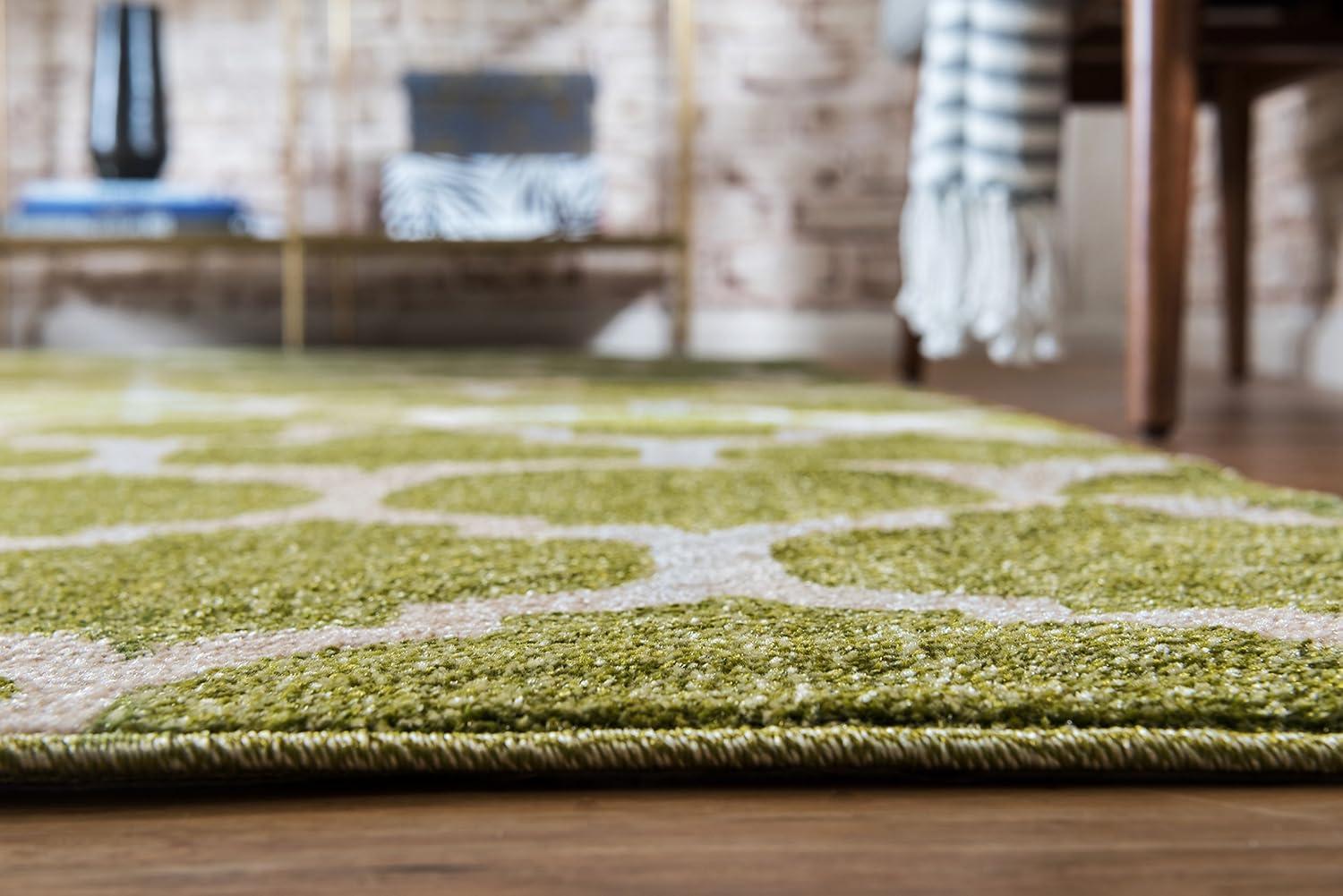 Light Green Trellis 5'x8' Easy-Care Synthetic Area Rug