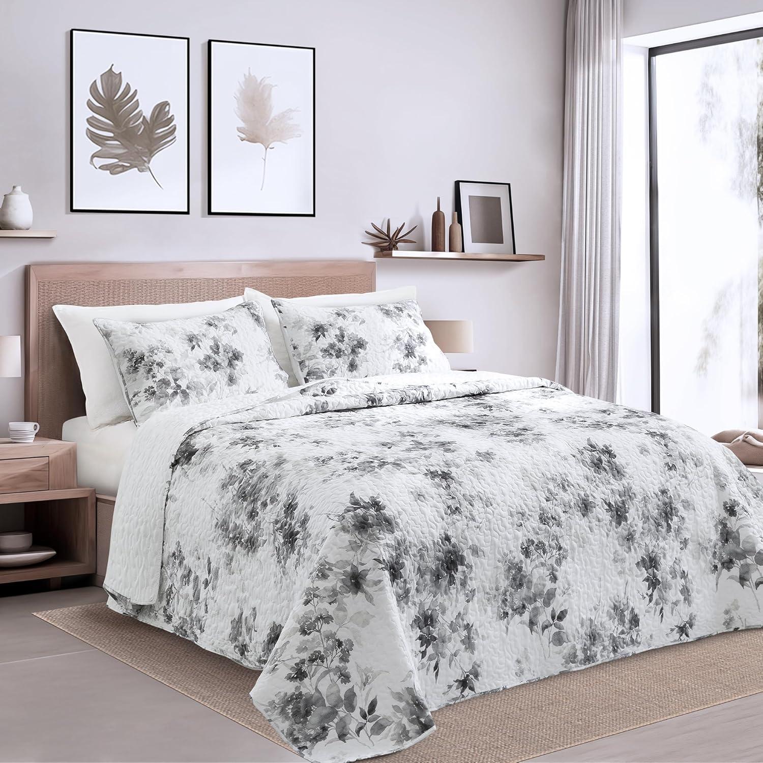 Full White and Gray Microfiber Floral Quilt Set