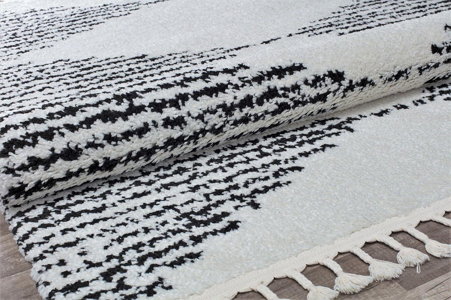 Qi Mason Shag Tribal Heath White Area Rug