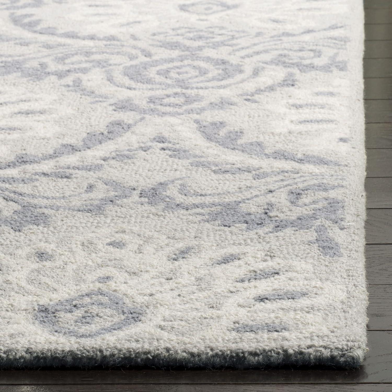 SAFAVIEH Blossom Travis Damask Wool Area Rug, Light Grey/Ivory, 4' x 6'