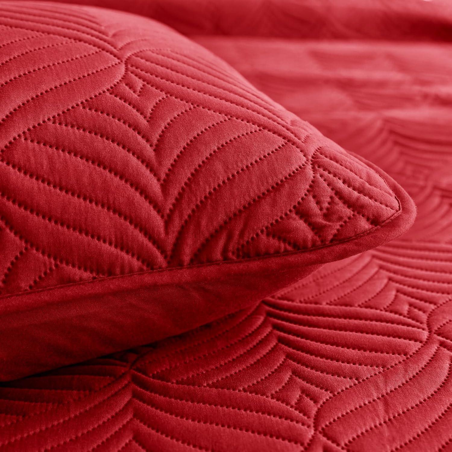 Whale Flotilla Microfiber Queen Size (96x90 inches) Quilt Set Lightweight Ultrasonic Quilted Bedspreads Coverlets Set with Classic Pattern, Red, 3 Piece (1 Quilt, 2 Pillow Shams)