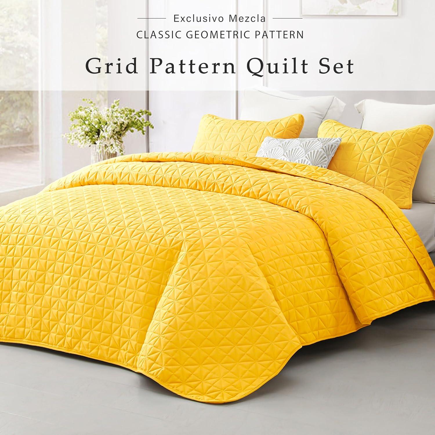 Exclusivo Mezcla Bed Quilt Set Queen Size for All Seasons, Stitched Pattern Quilted Bedspread/ Bedding Set/ Coverlet with 2 Pillow shams, Lightweight and Soft, Yellow