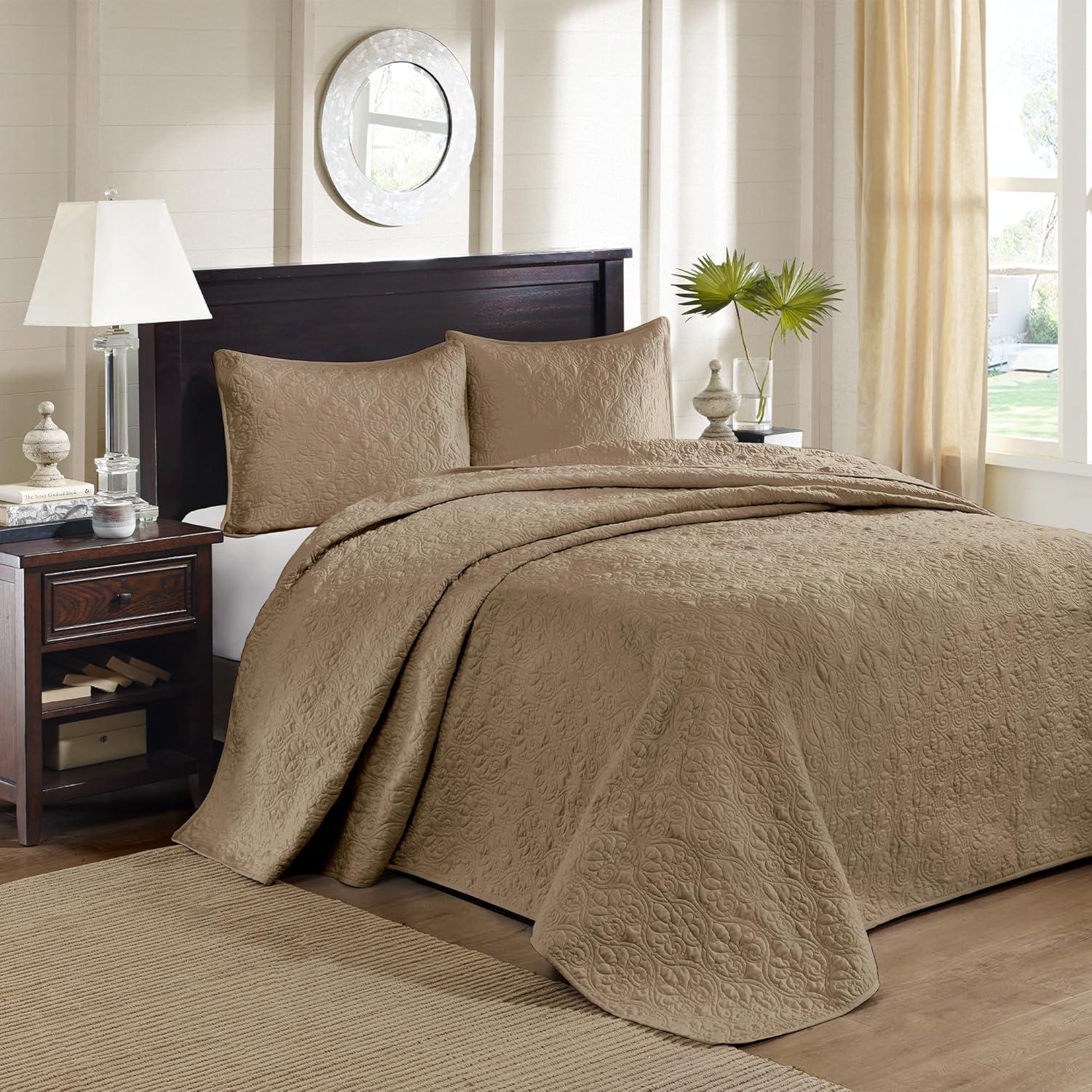 Quebec Reversible Bedspread Set