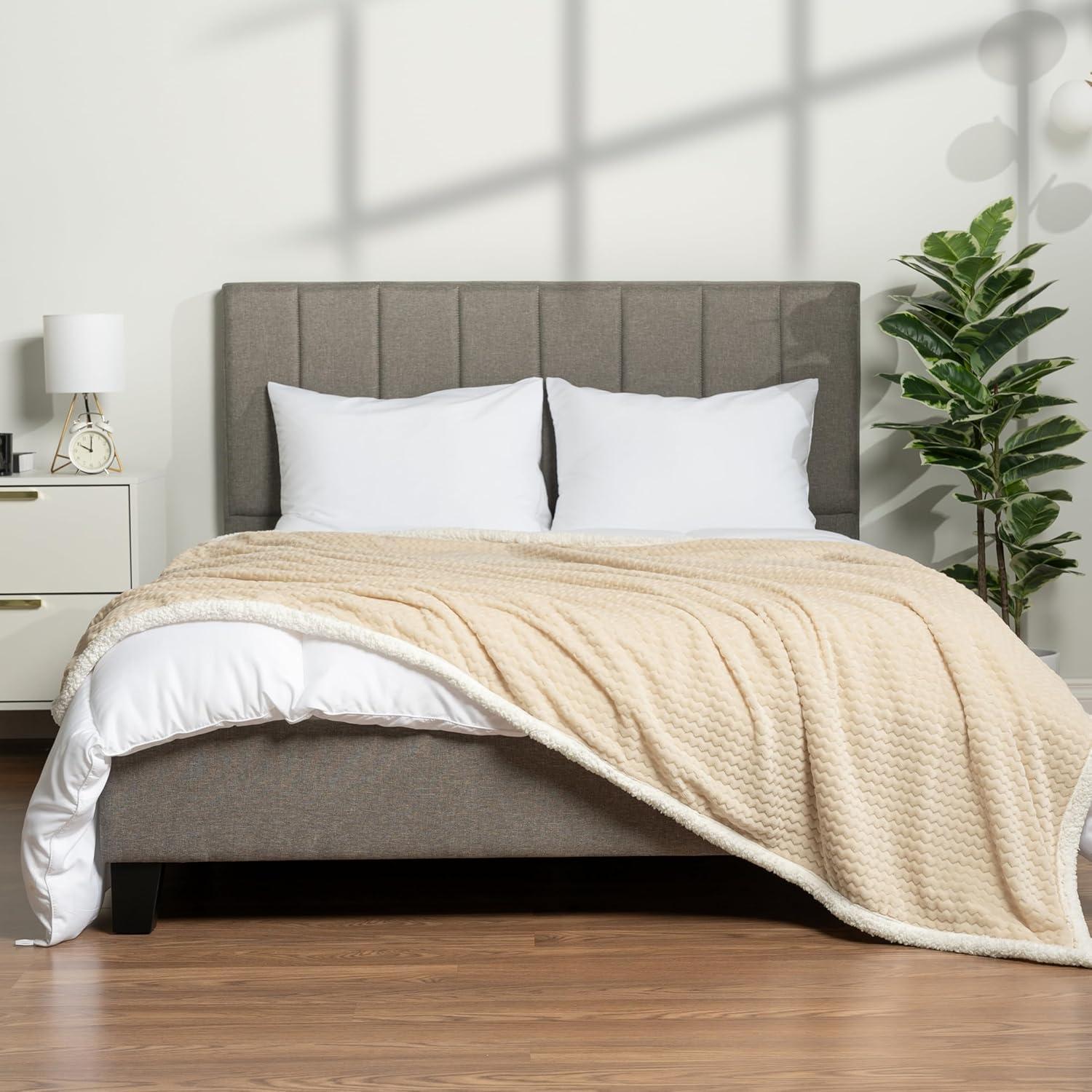 Pavilia Hand Woven Throw Blanket
